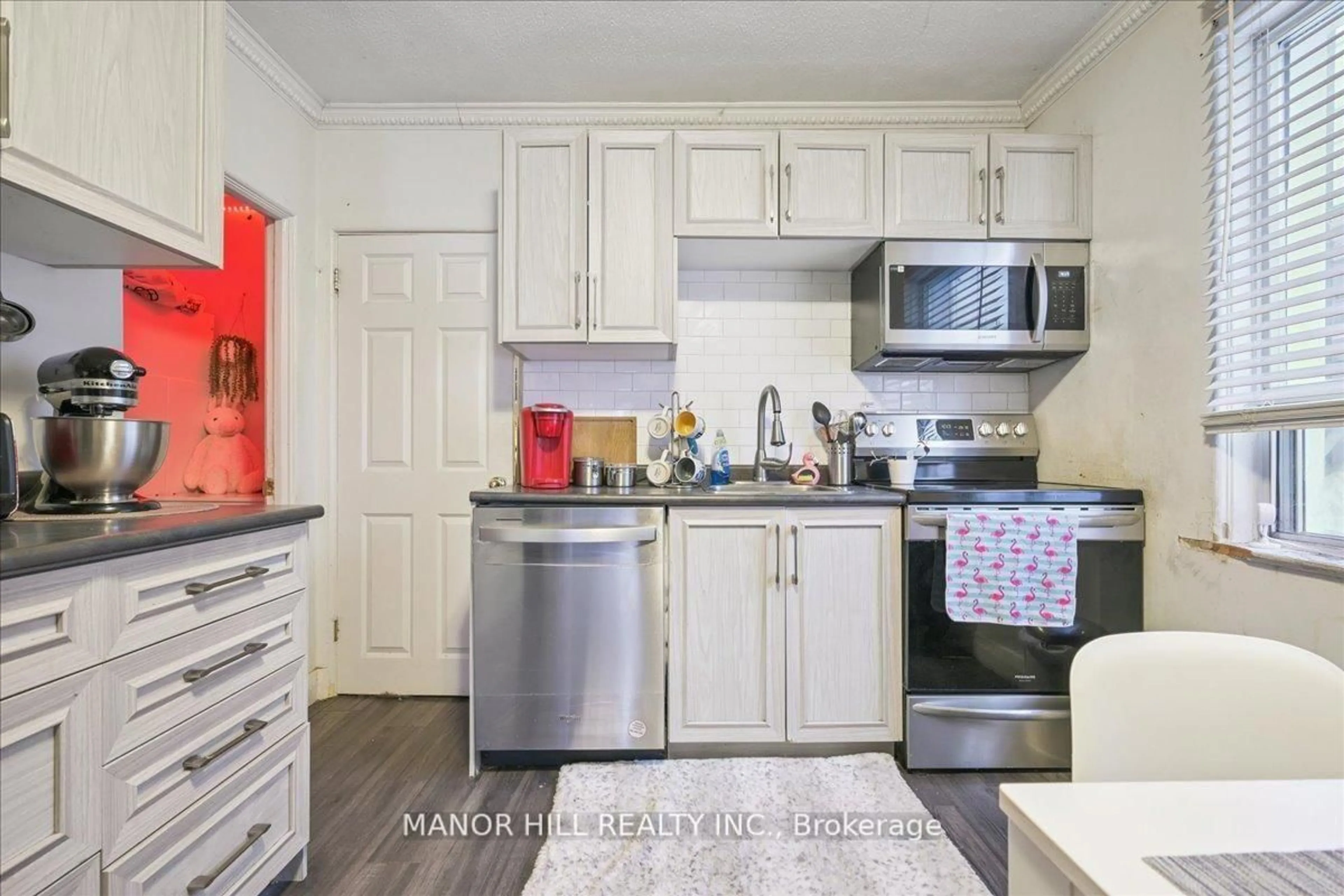 Standard kitchen, unknown for 929 Lakeshore Rd, Mississauga Ontario L5E 1E3