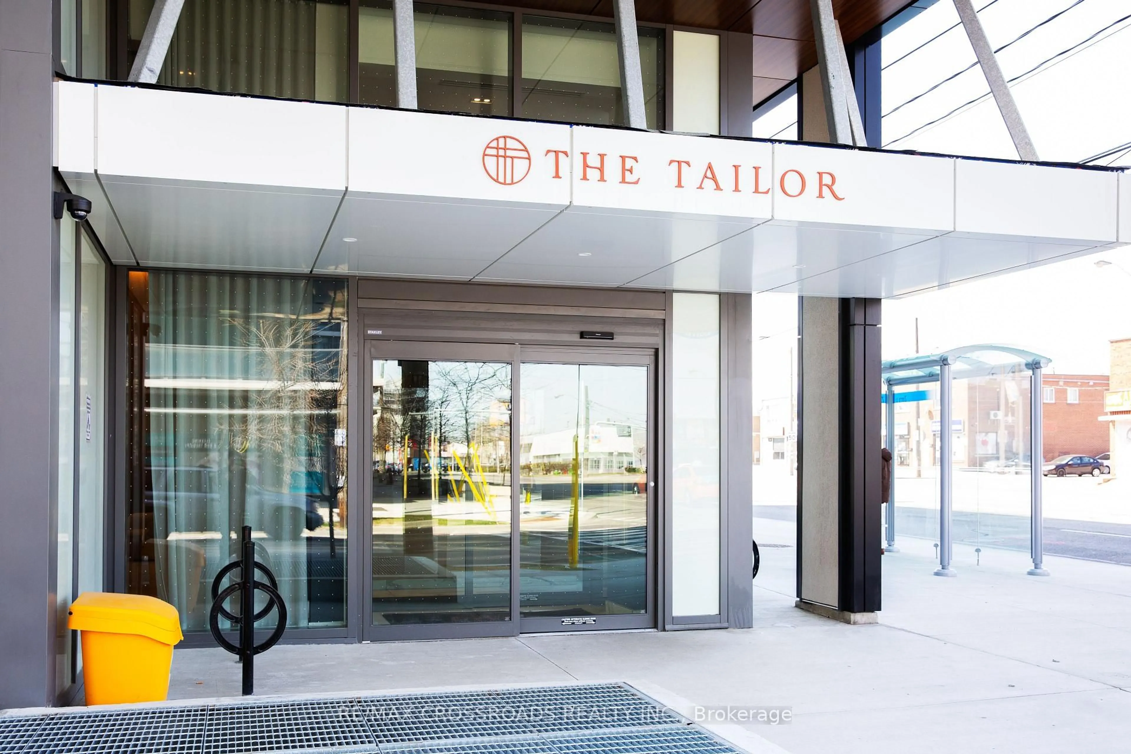 Indoor foyer for 1195 The Queensway #406, Toronto Ontario M8Z 1R6