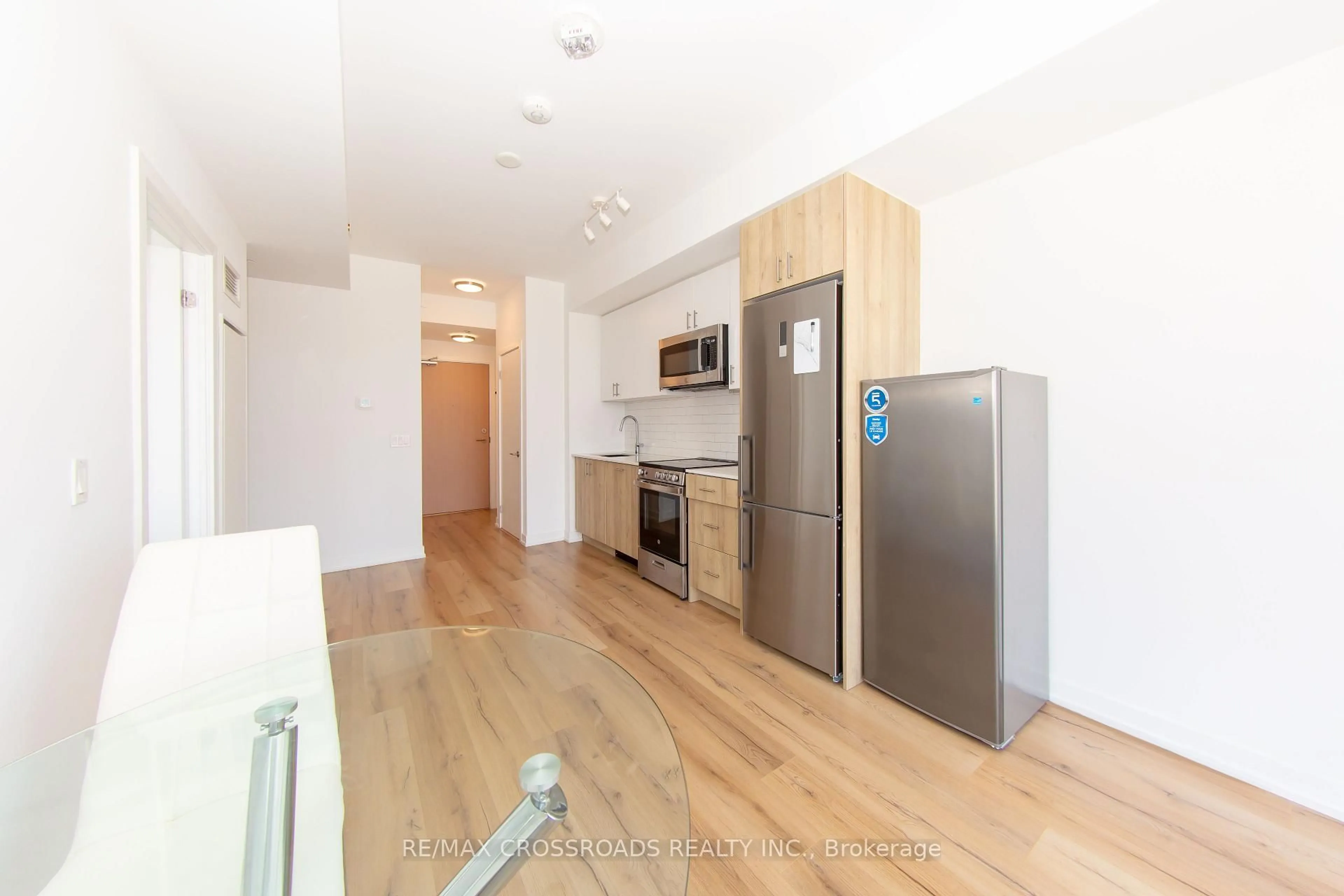 Standard kitchen, wood/laminate floor for 1195 The Queensway #406, Toronto Ontario M8Z 1R6