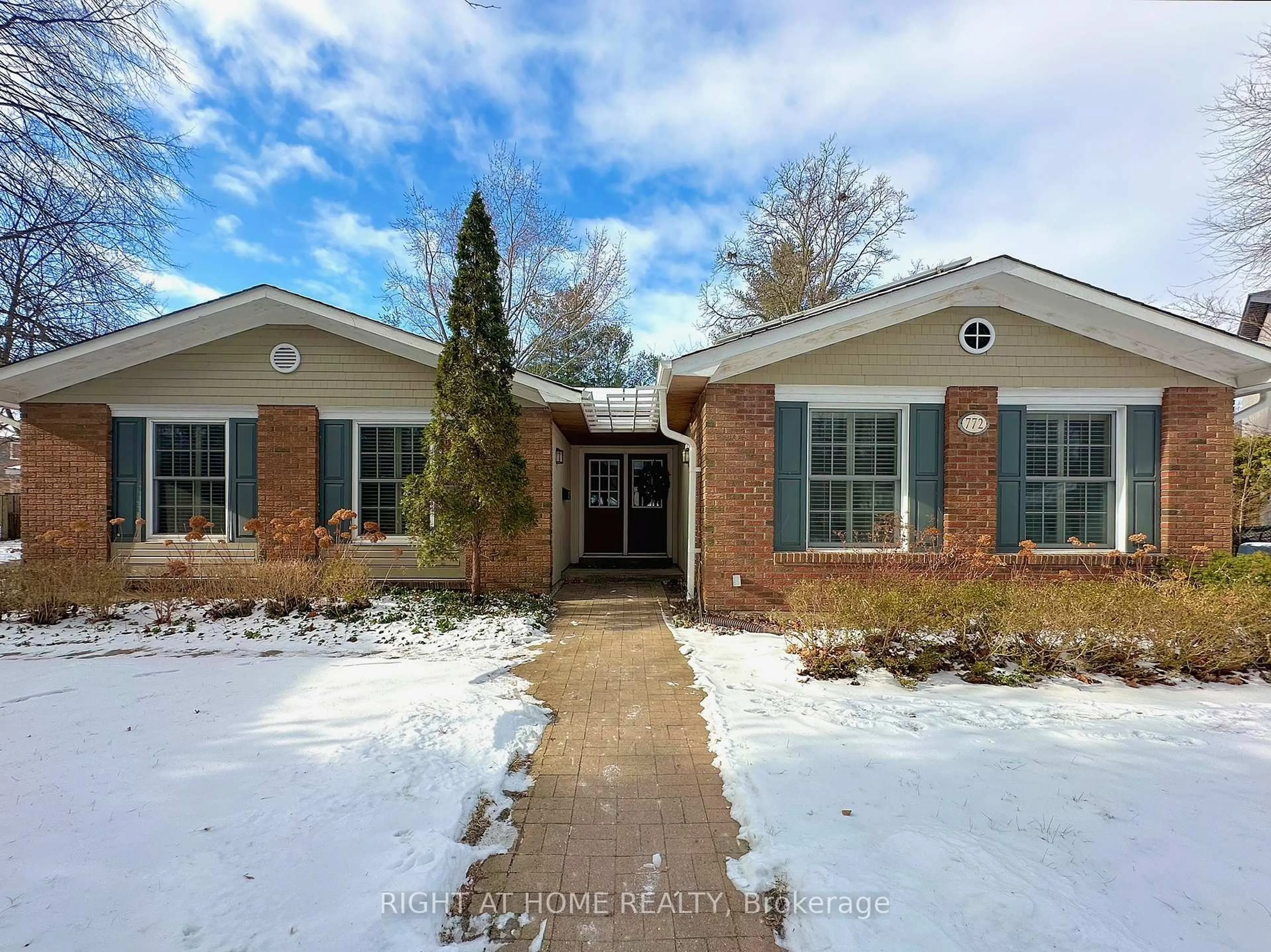 Home with brick exterior material, building for 772 Wylan Crt, Mississauga Ontario L5J 2T5