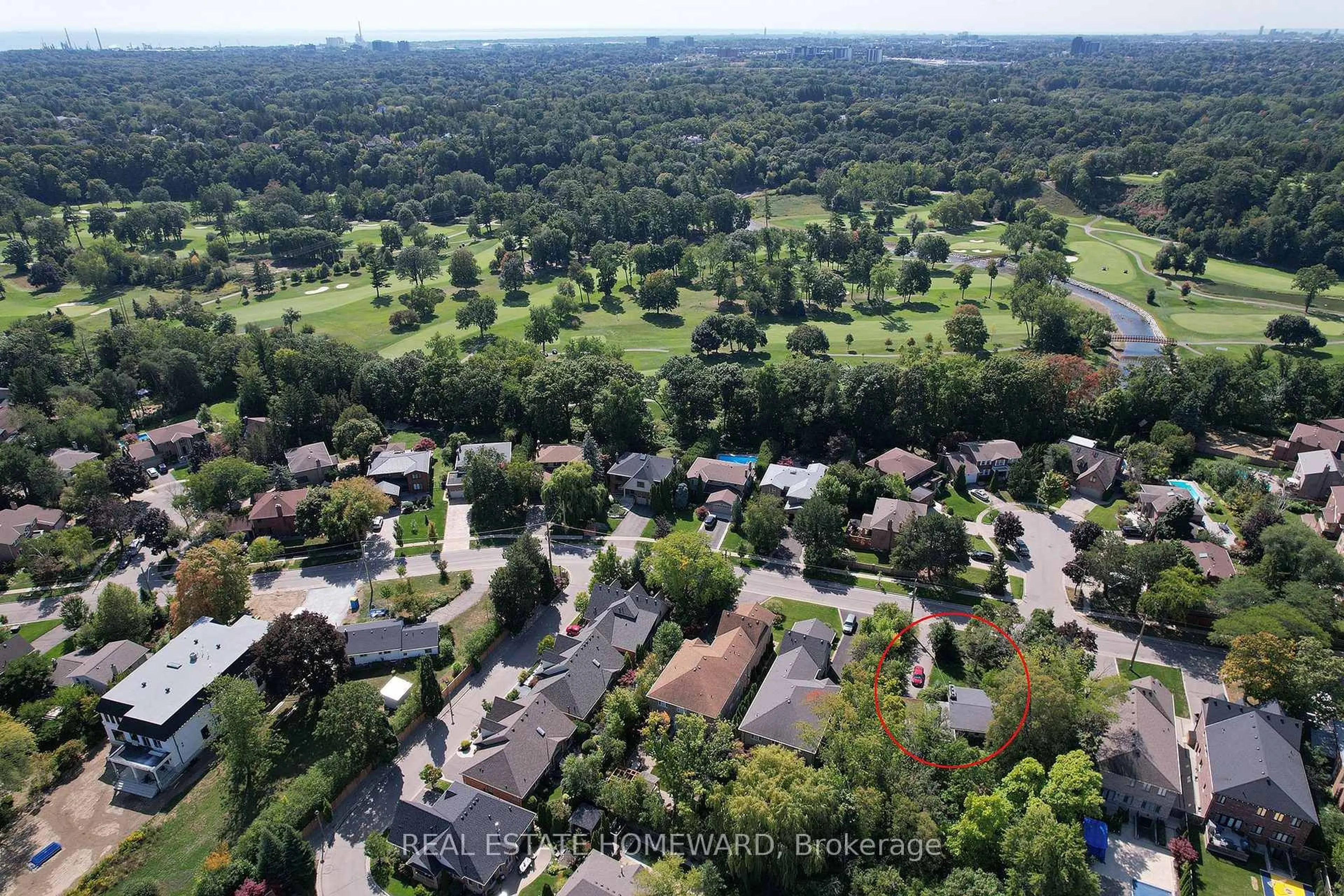 A pic from outside/outdoor area/front of a property/back of a property/a pic from drone, unknown for 2441 Old Carriage Rd, Mississauga Ontario L5C 1Y6