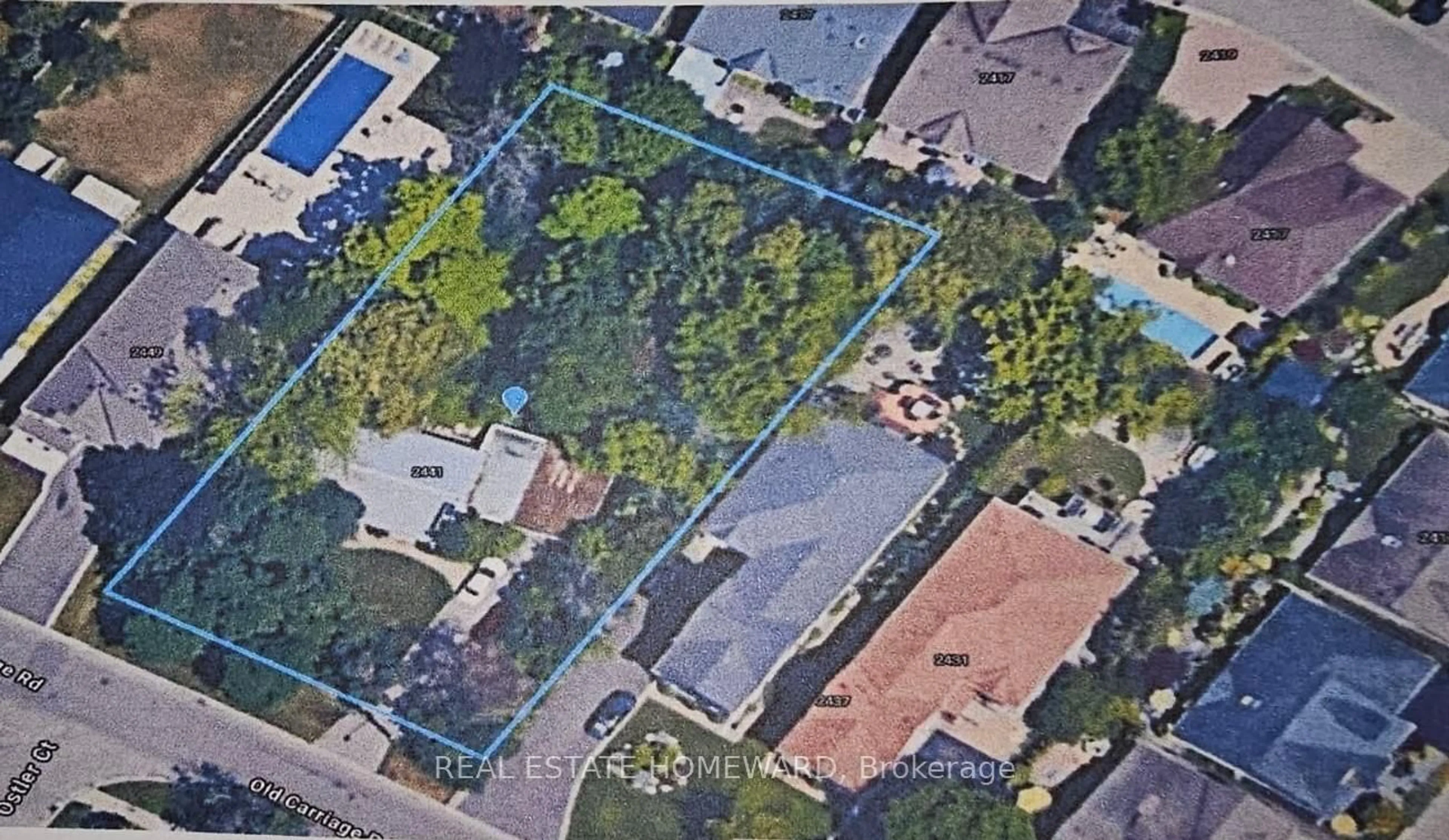 A pic from outside/outdoor area/front of a property/back of a property/a pic from drone, street for 2441 Old Carriage Rd, Mississauga Ontario L5C 1Y6