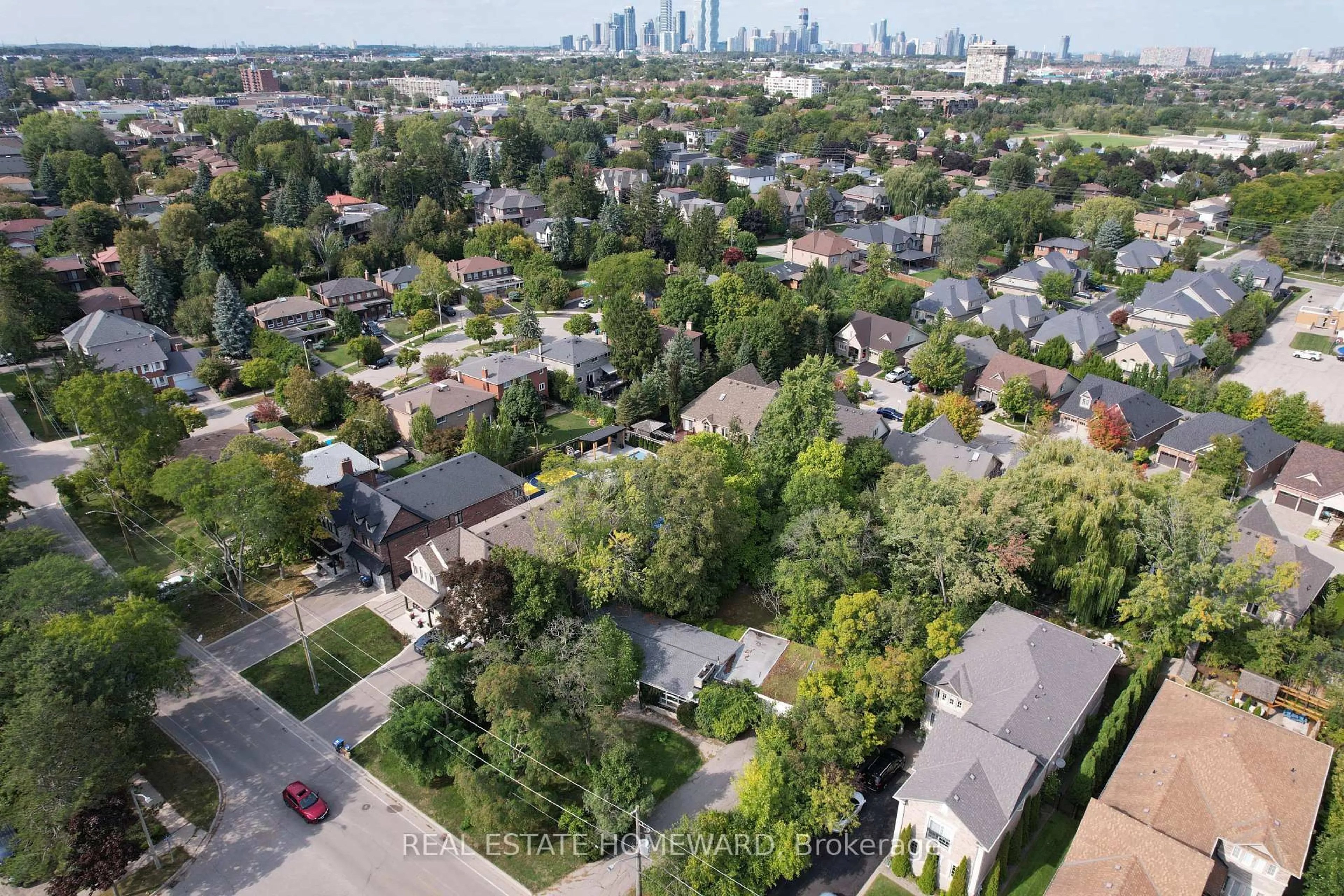 A pic from outside/outdoor area/front of a property/back of a property/a pic from drone, city buildings view from balcony for 2441 Old Carriage Rd, Mississauga Ontario L5C 1Y6