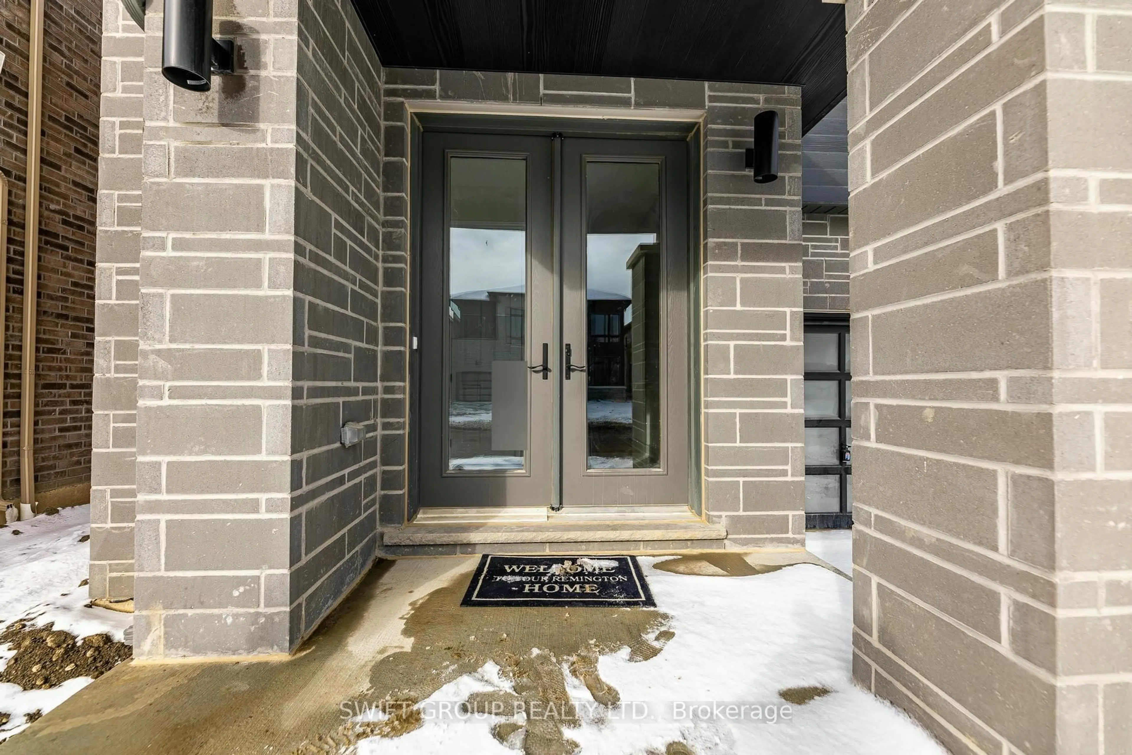 Indoor entryway for 27 Keyworth Cres, Brampton Ontario L6R 4E8
