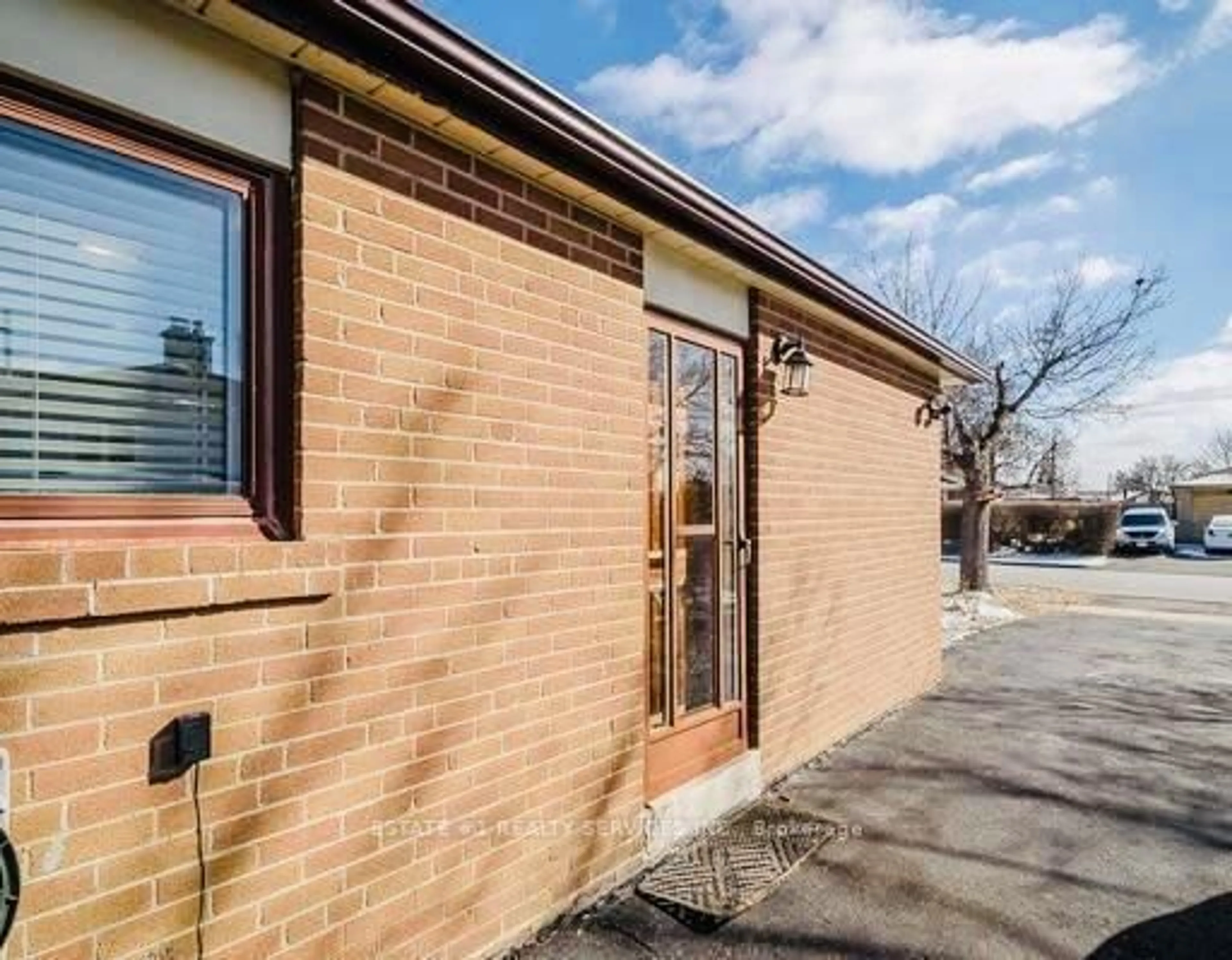 Home with brick exterior material, building for 116 Addington Cres, Brampton Ontario L6T 2R5