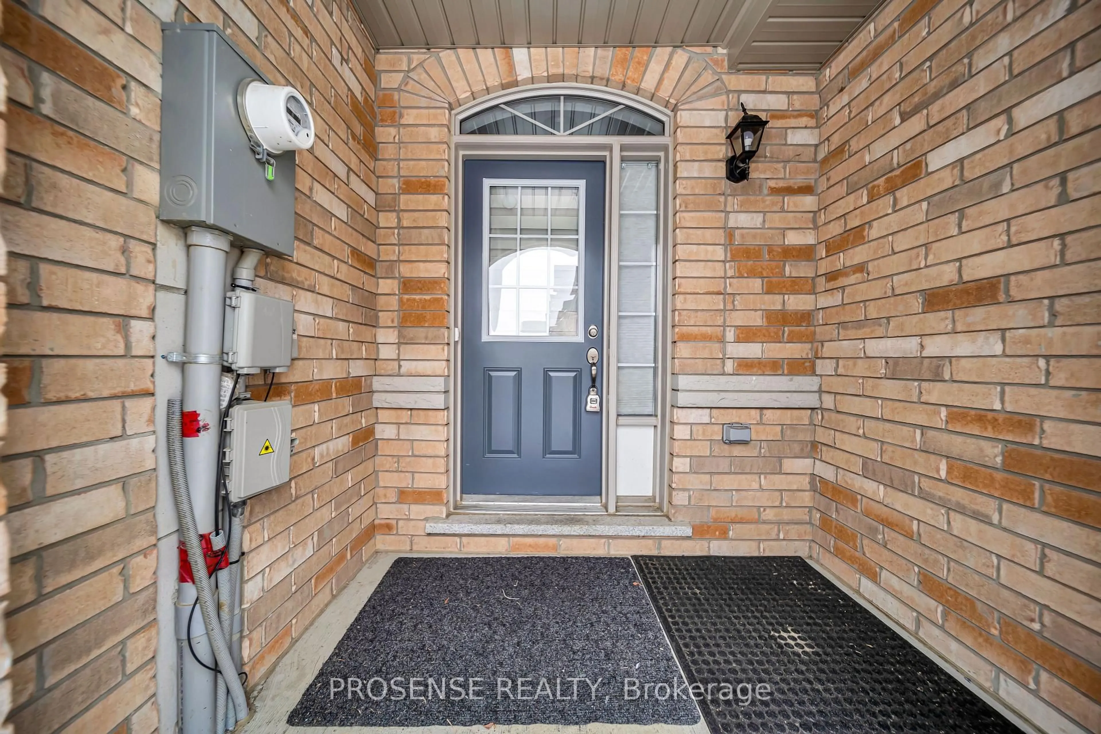 Indoor entryway for 148 Finegan Circ, Brampton Ontario L7A 4Z7