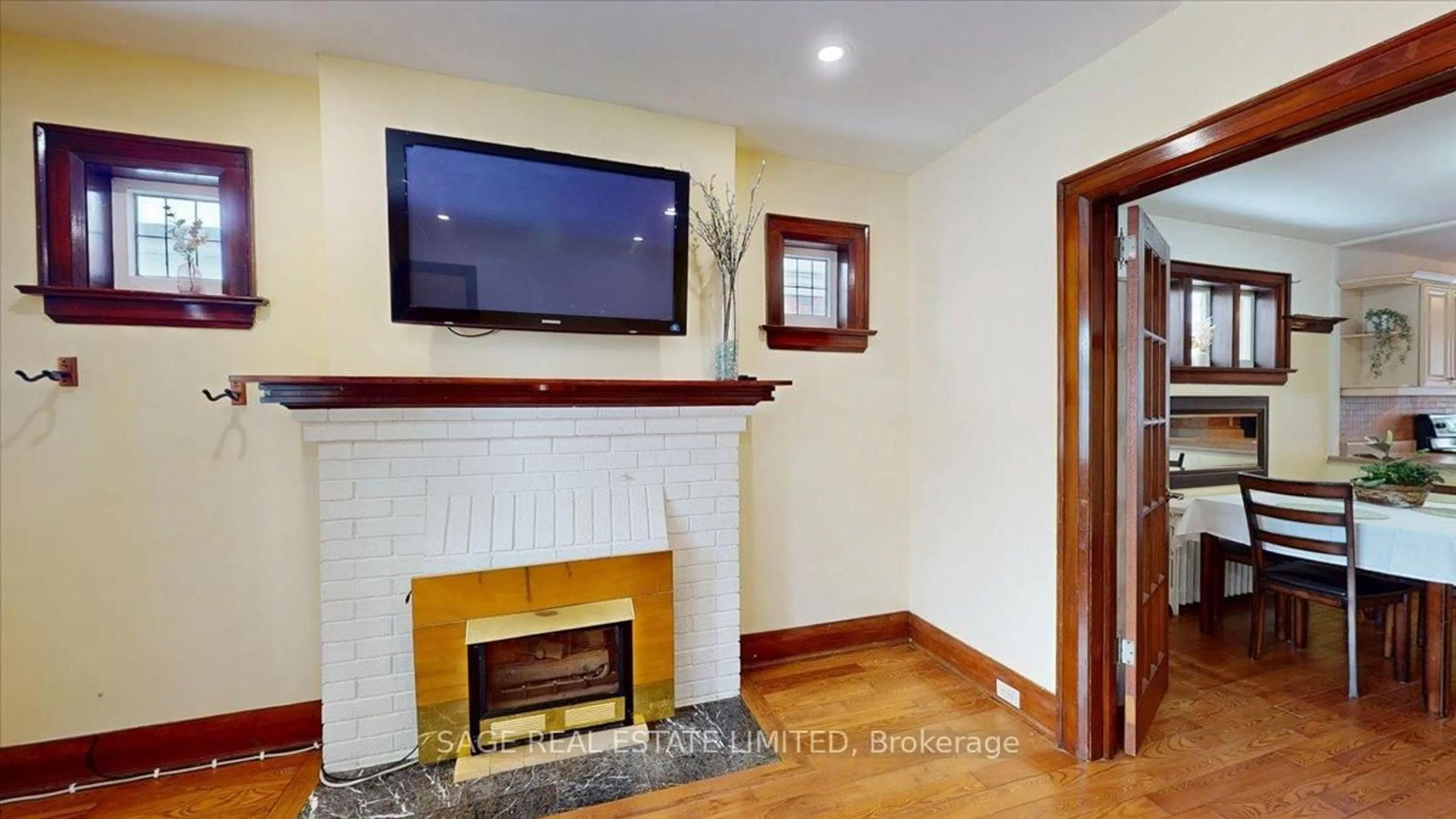 Home theater for 40 William St, Toronto Ontario M9N 2G7