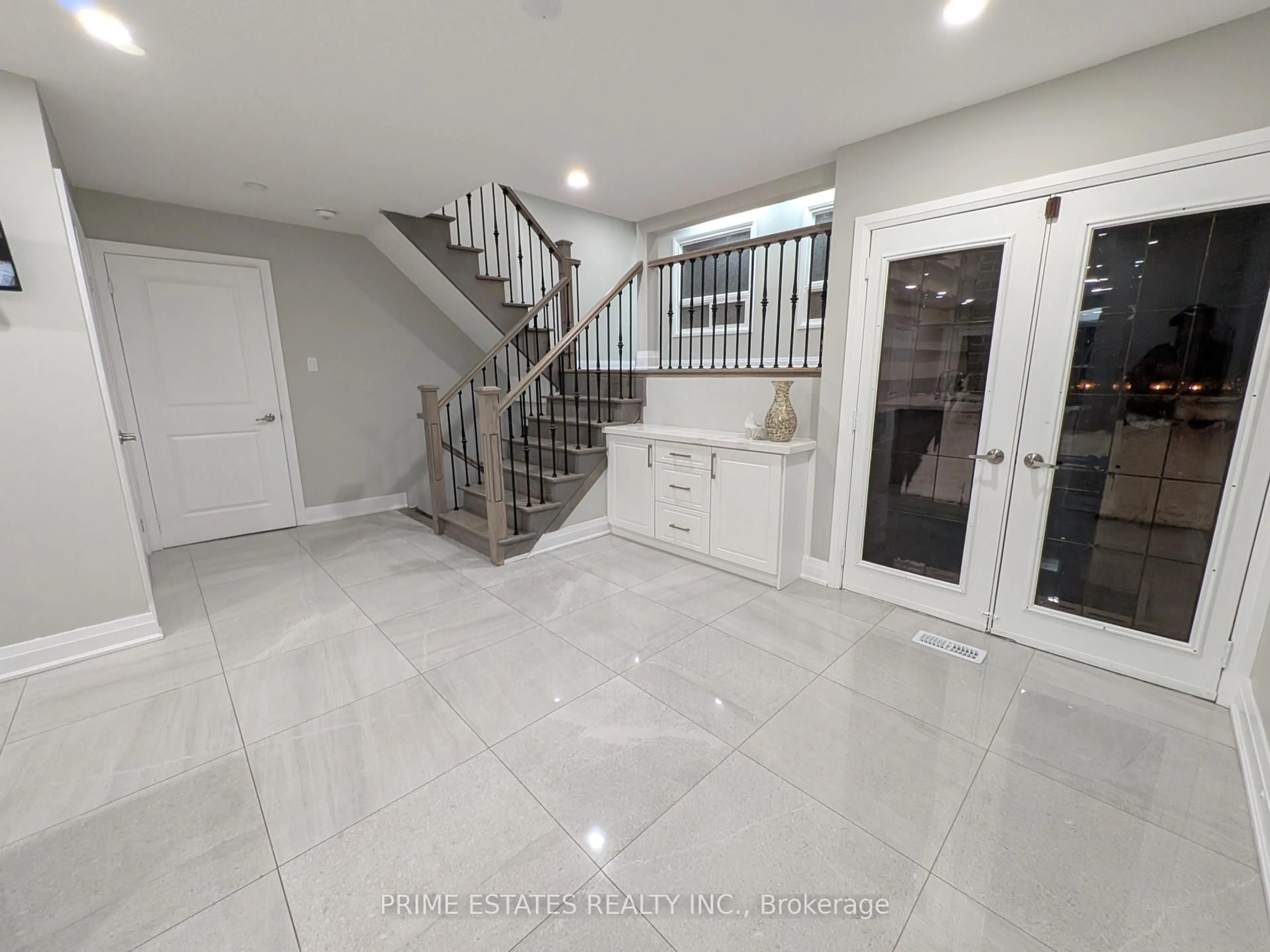 Unknown for 42 Gorsebrook Crt, Brampton Ontario L6X 2T2