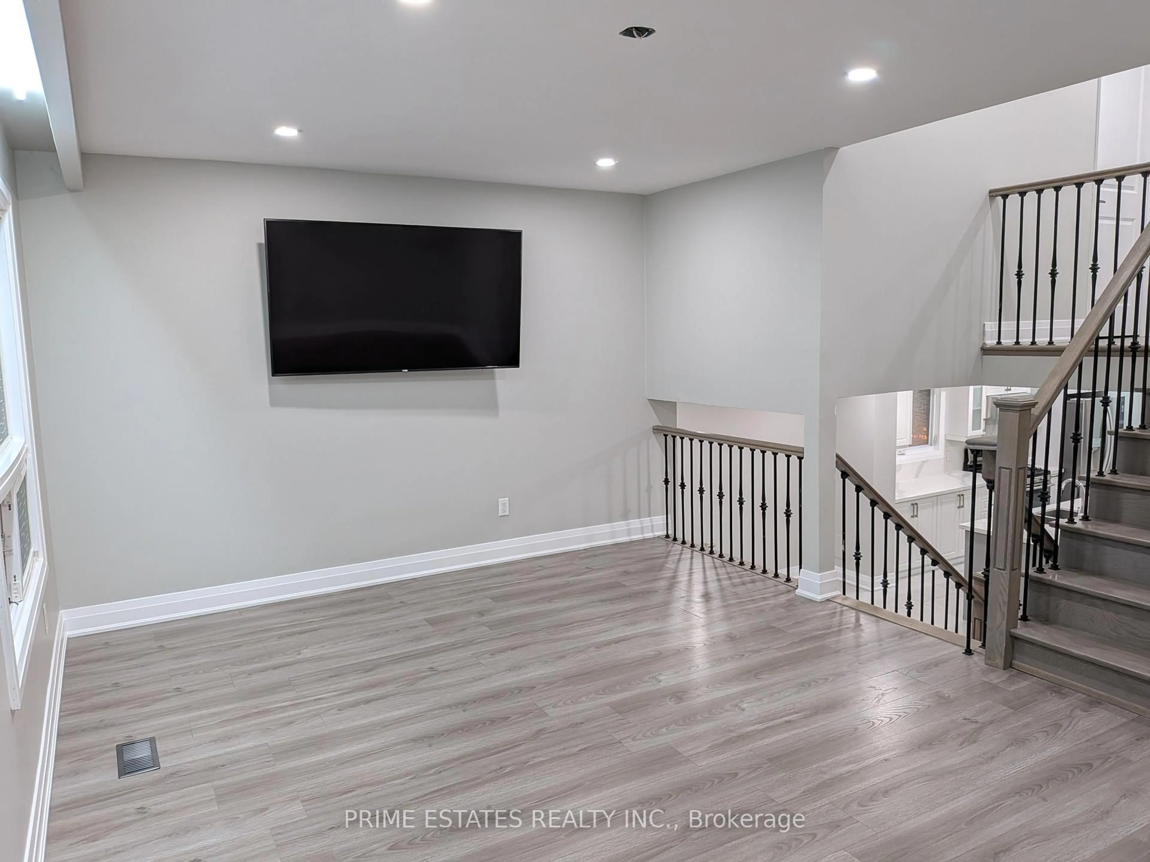 Home theater for 42 Gorsebrook Crt, Brampton Ontario L6X 2T2