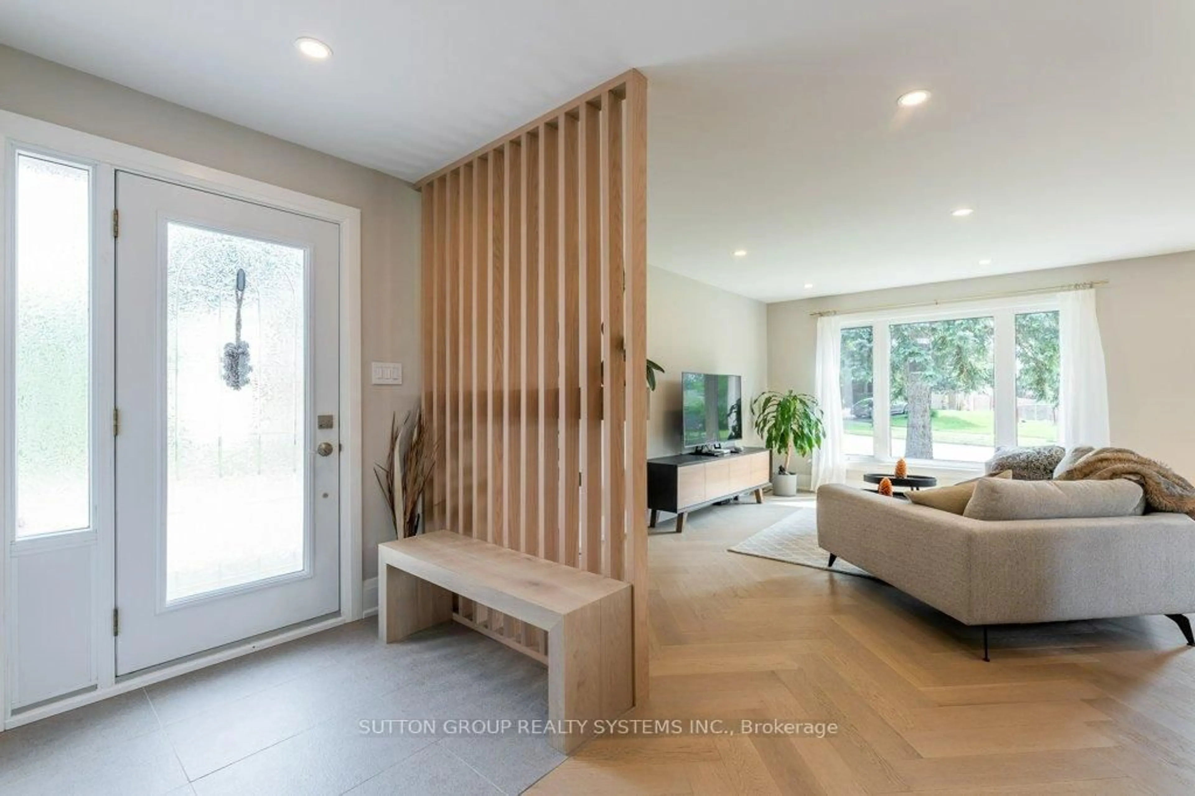 Indoor entryway for 1264 Landfair Cres, Oakville Ontario L6H 2N3