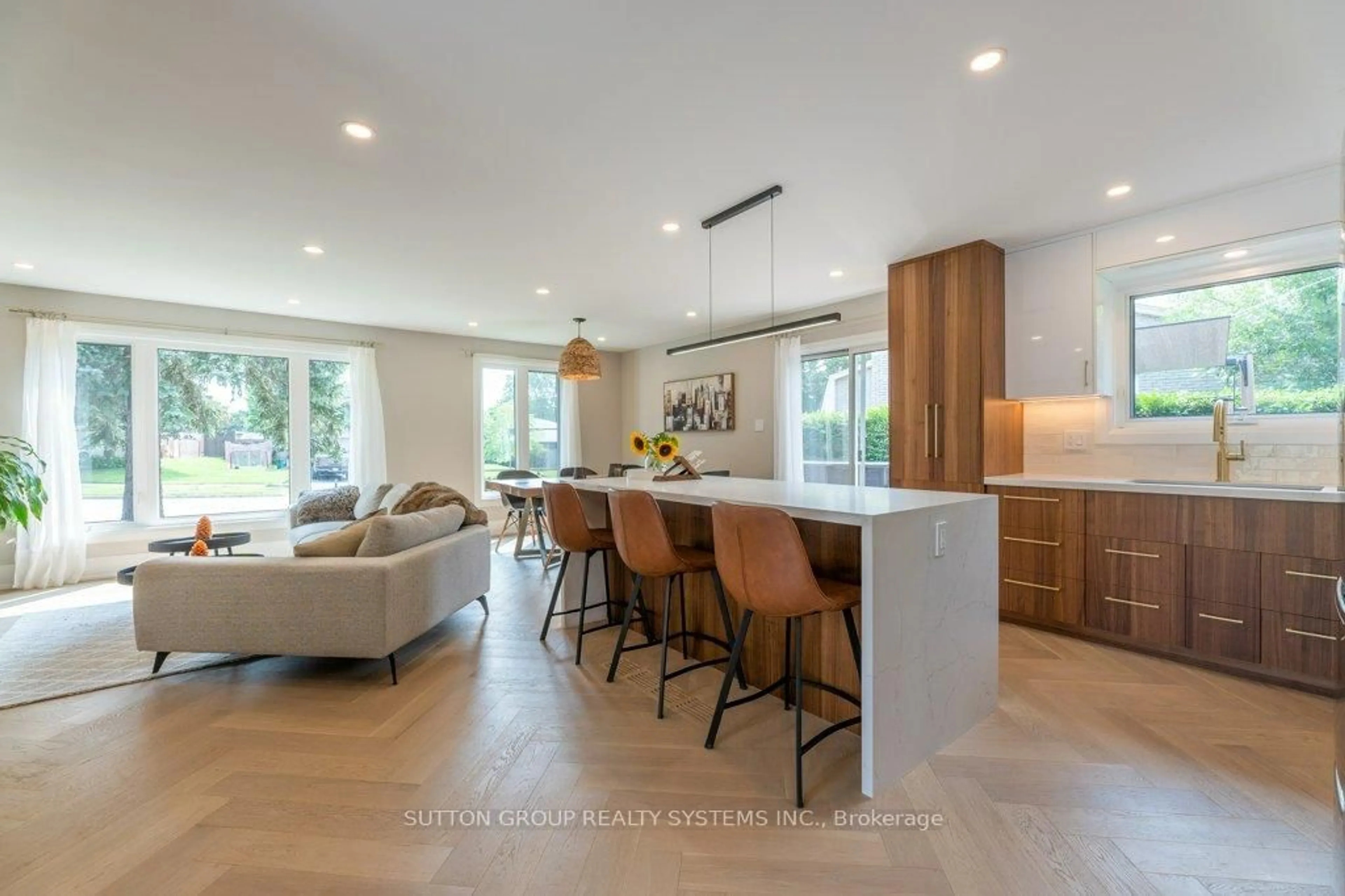 Open concept kitchen, unknown for 1264 Landfair Cres, Oakville Ontario L6H 2N3