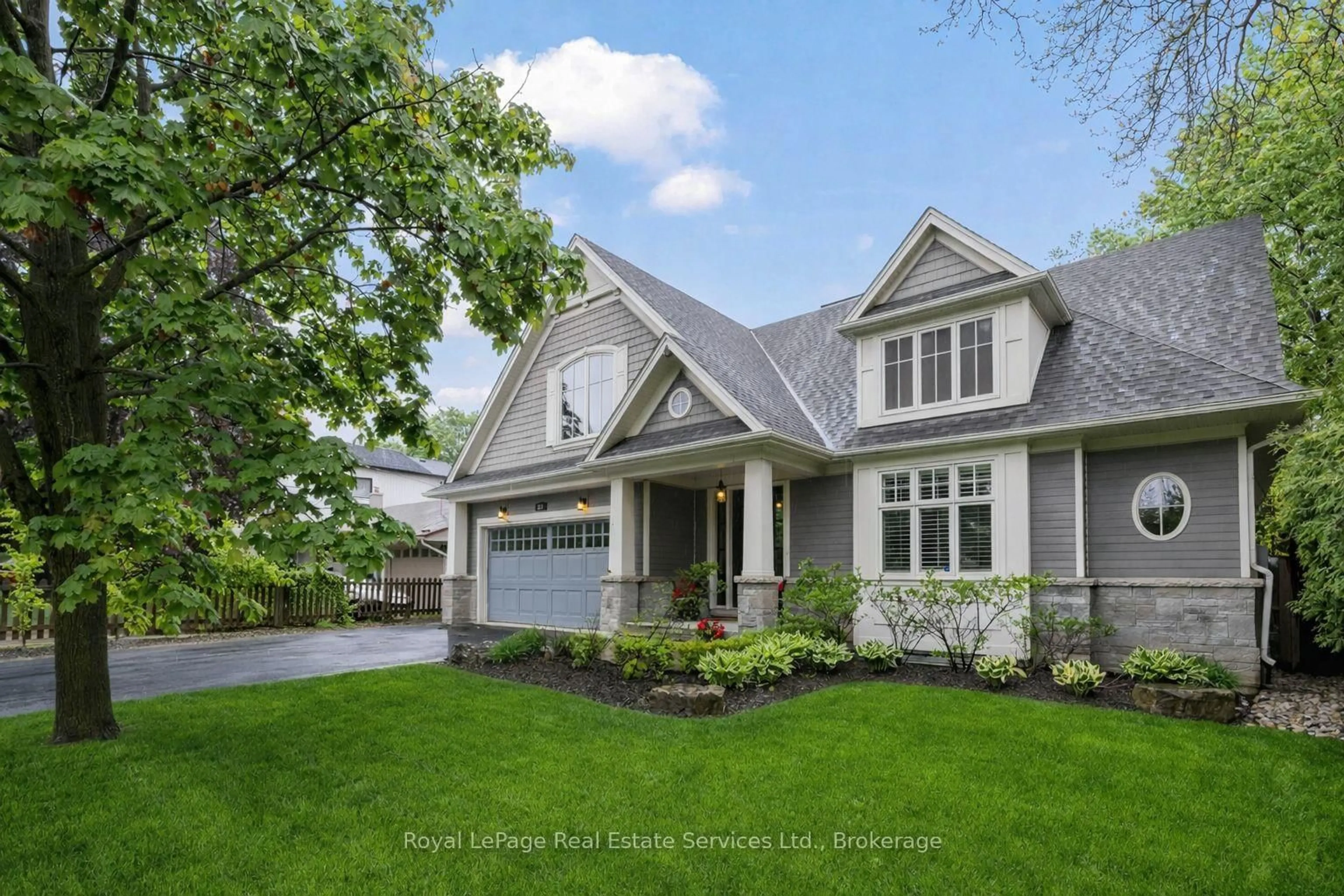 Home with vinyl exterior material, street for 231 Cherryhill Rd, Oakville Ontario L6L 3E3