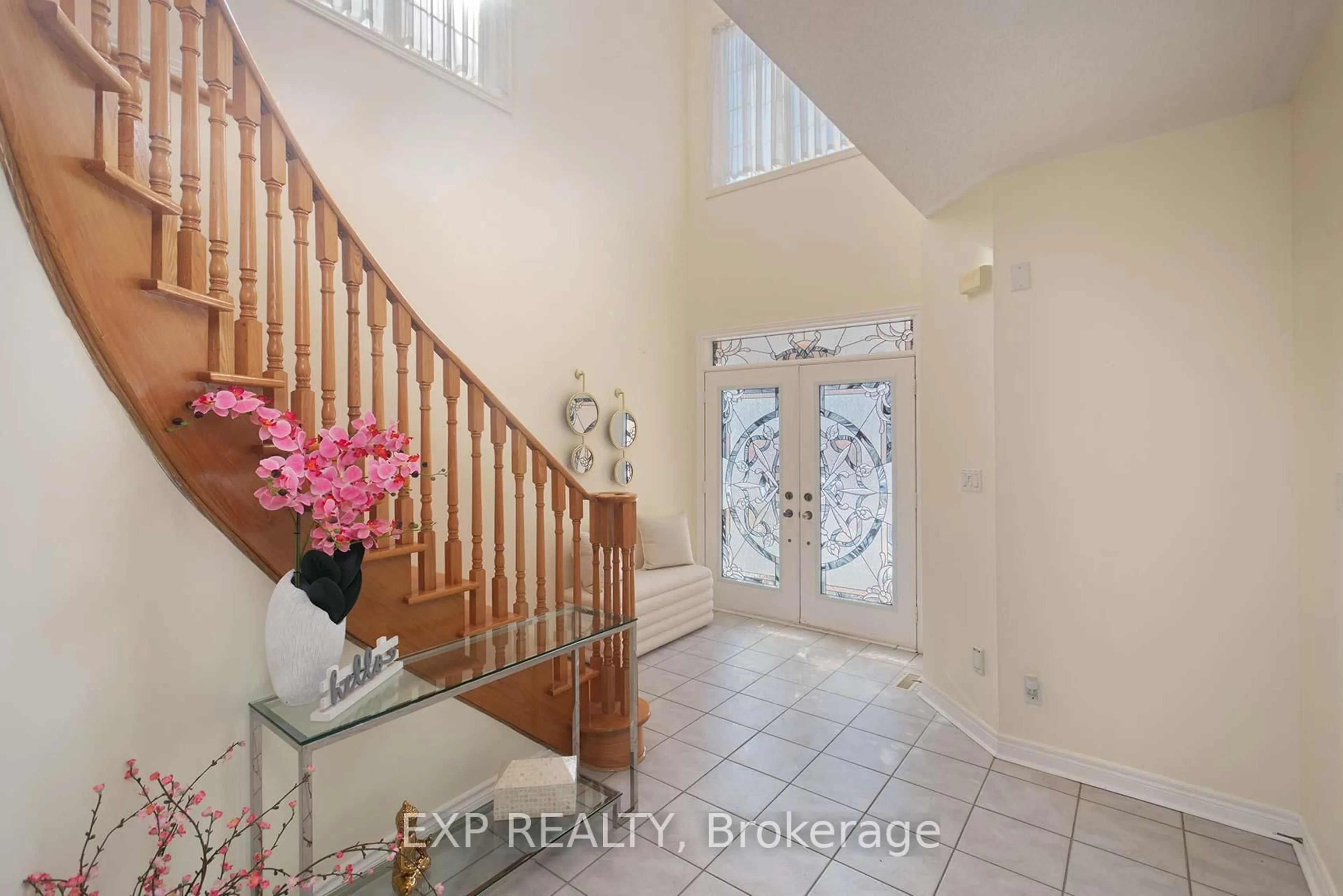 Indoor entryway for 5869 Yachtsman Cross, Mississauga Ontario L5M 6P1