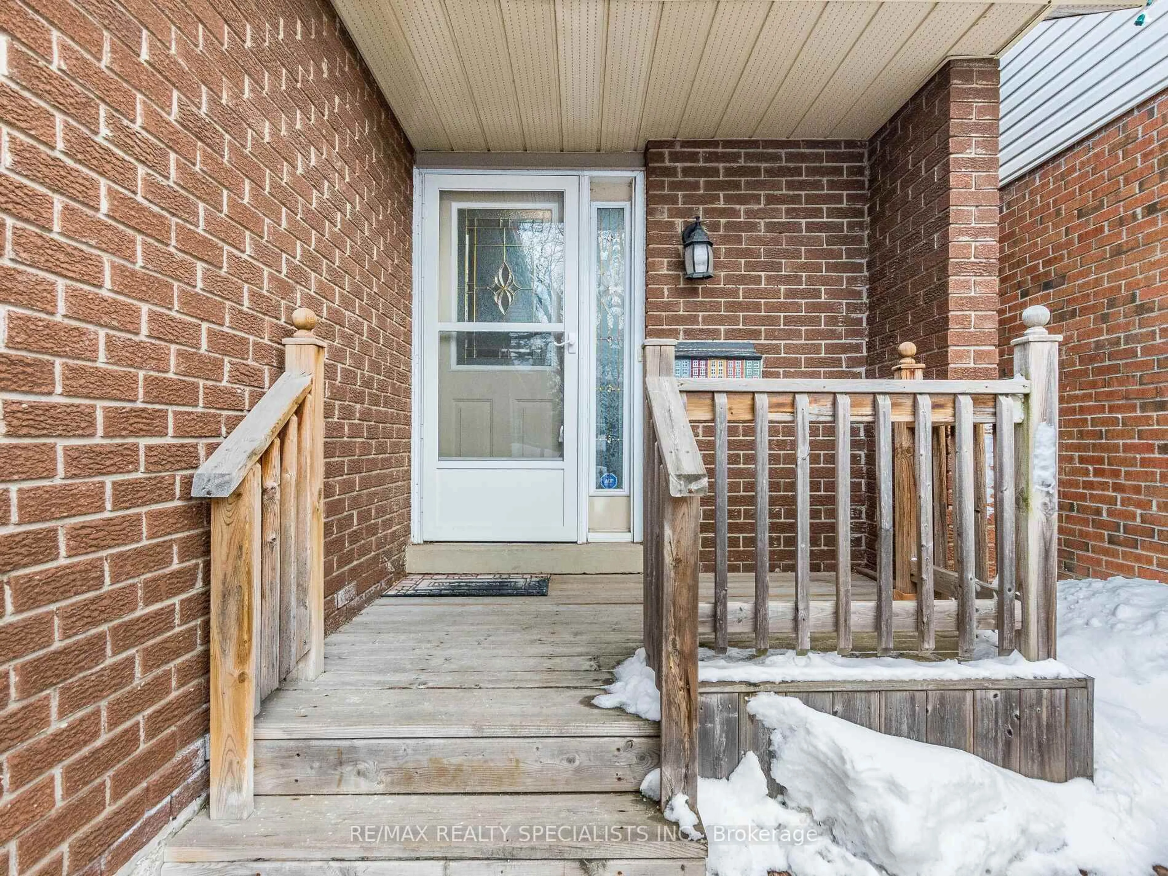Indoor entryway for 11 Foxacre Row, Brampton Ontario L6V 3V7