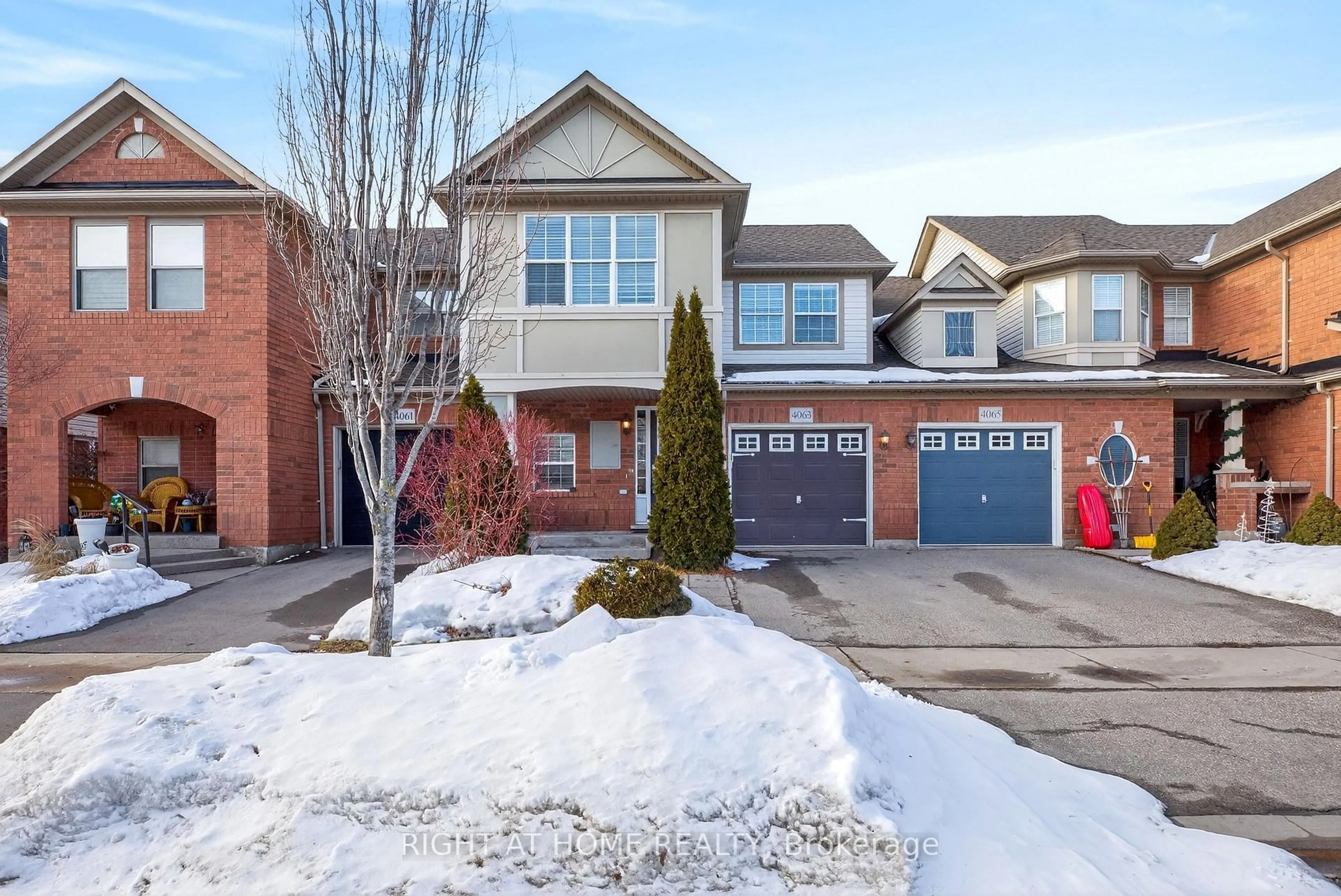 Home with brick exterior material, street for 4063 Donnic Dr, Burlington Ontario L7M 0A5