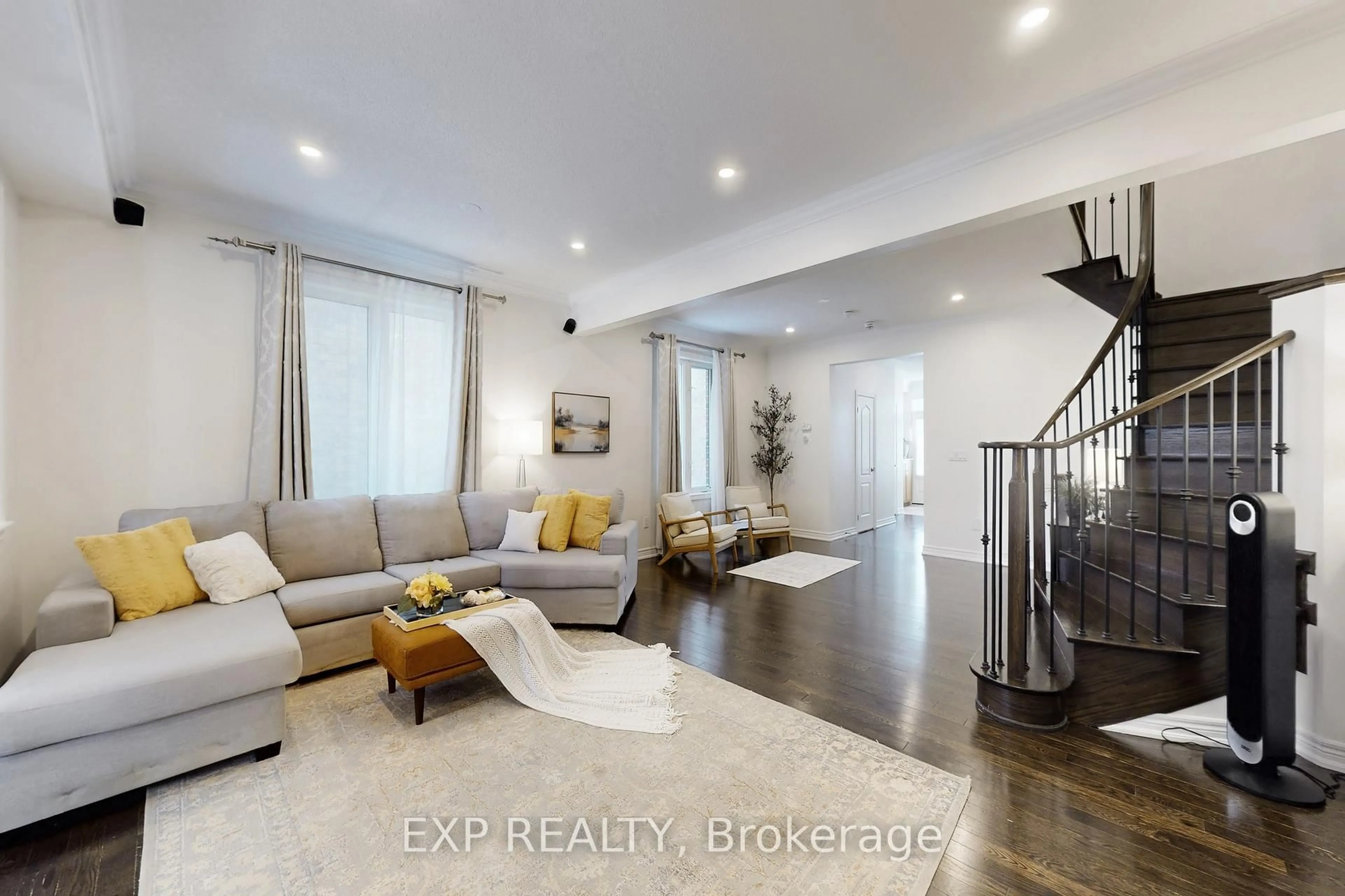 Living room with furniture, unknown for 61 Buchanan Cres, Brampton Ontario L6X 5M4