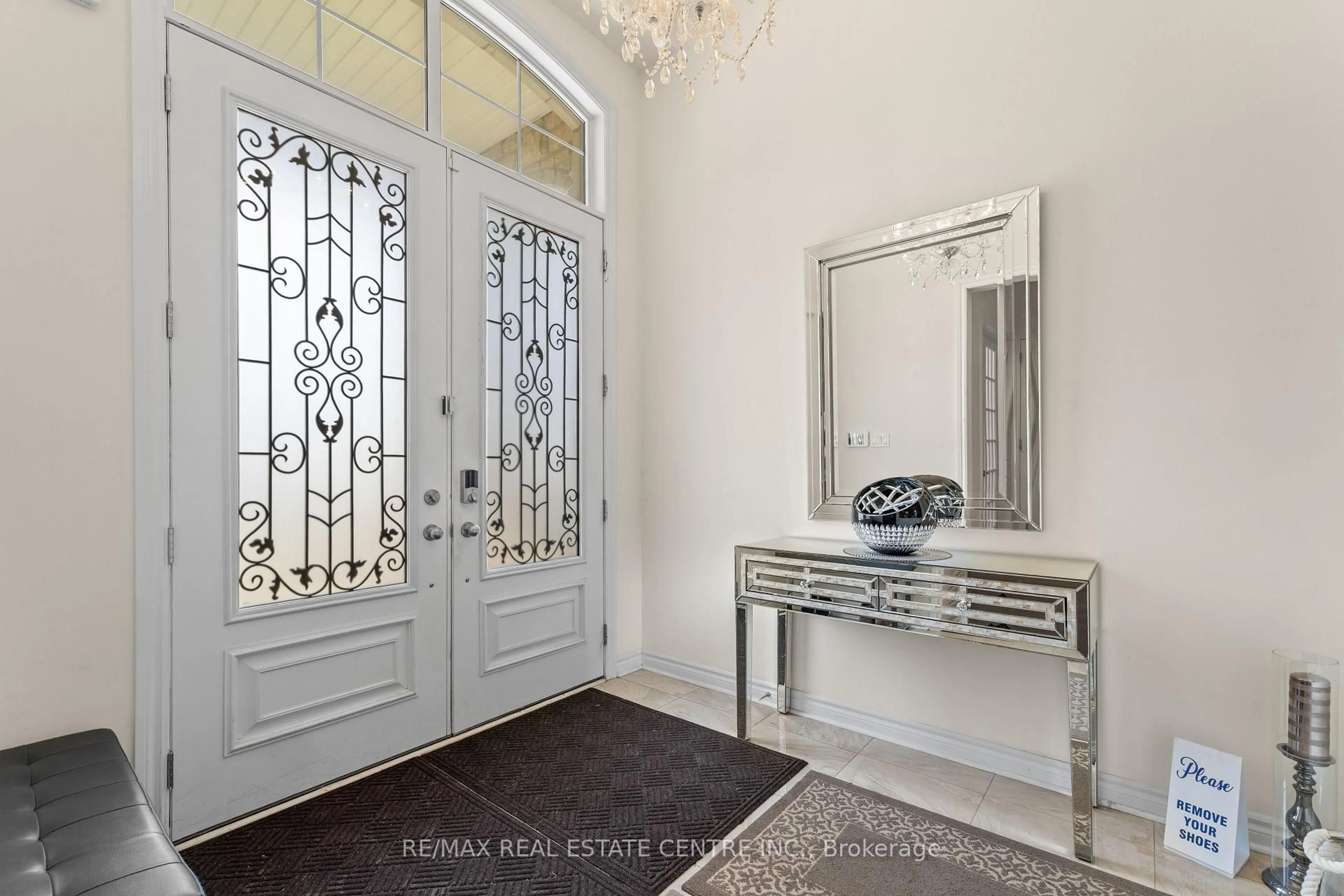 Indoor entryway for 1 Astrantia Way, Brampton Ontario L6X 1P3