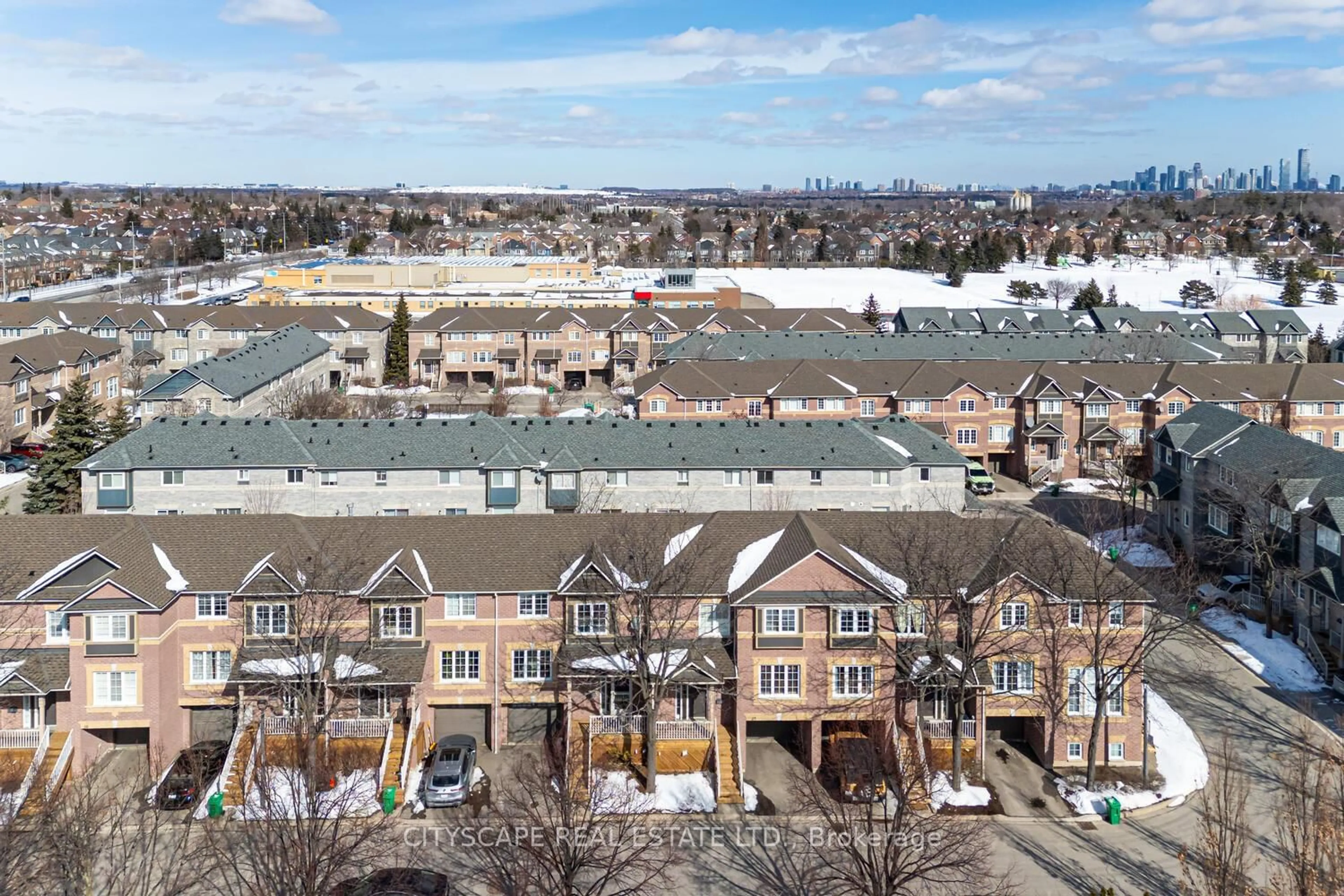 A pic from outside/outdoor area/front of a property/back of a property/a pic from drone, unknown for 5535 Glen Erin Dr #58, Mississauga Ontario L5M 6H1