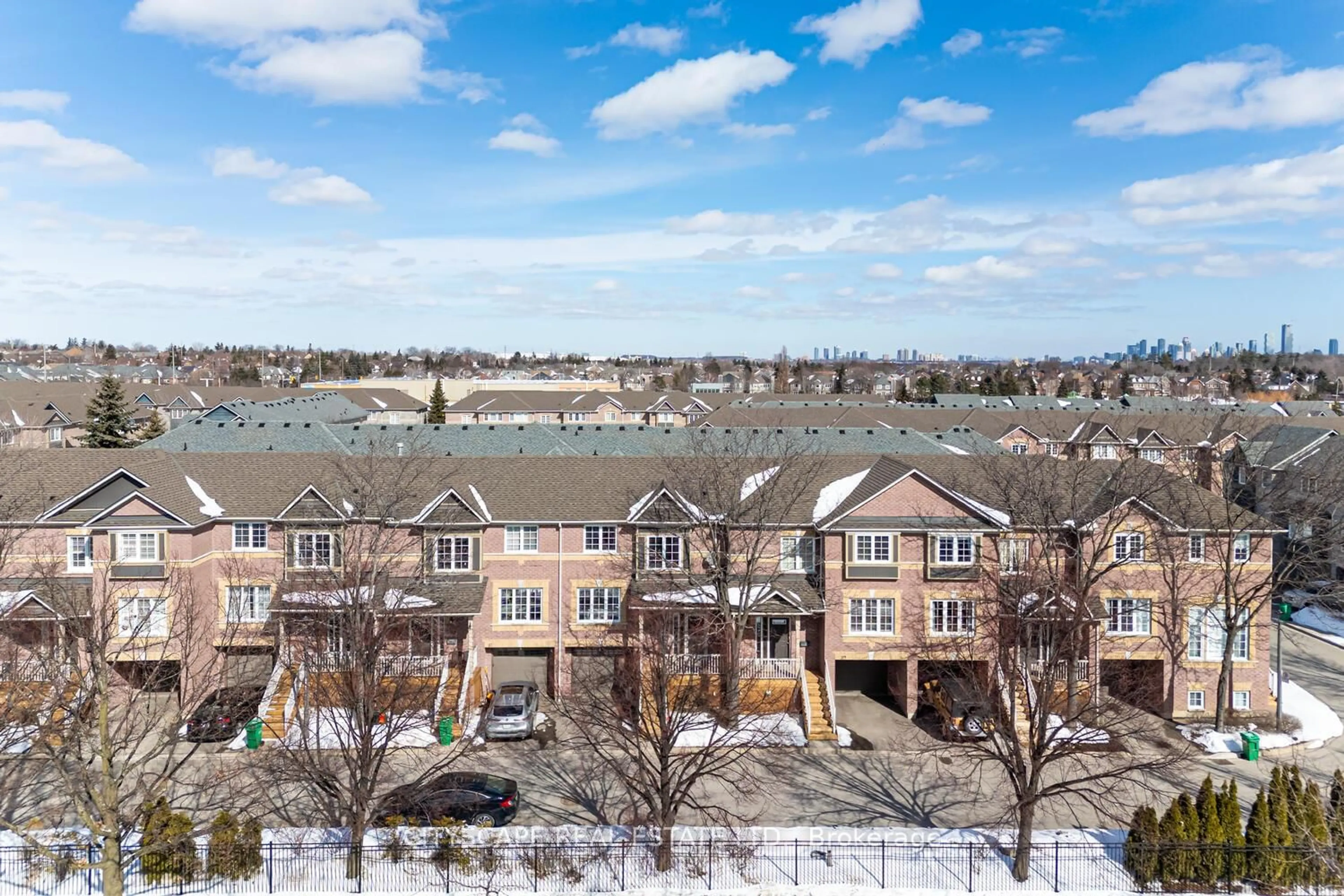 A pic from outside/outdoor area/front of a property/back of a property/a pic from drone, city buildings view from balcony for 5535 Glen Erin Dr #58, Mississauga Ontario L5M 6H1