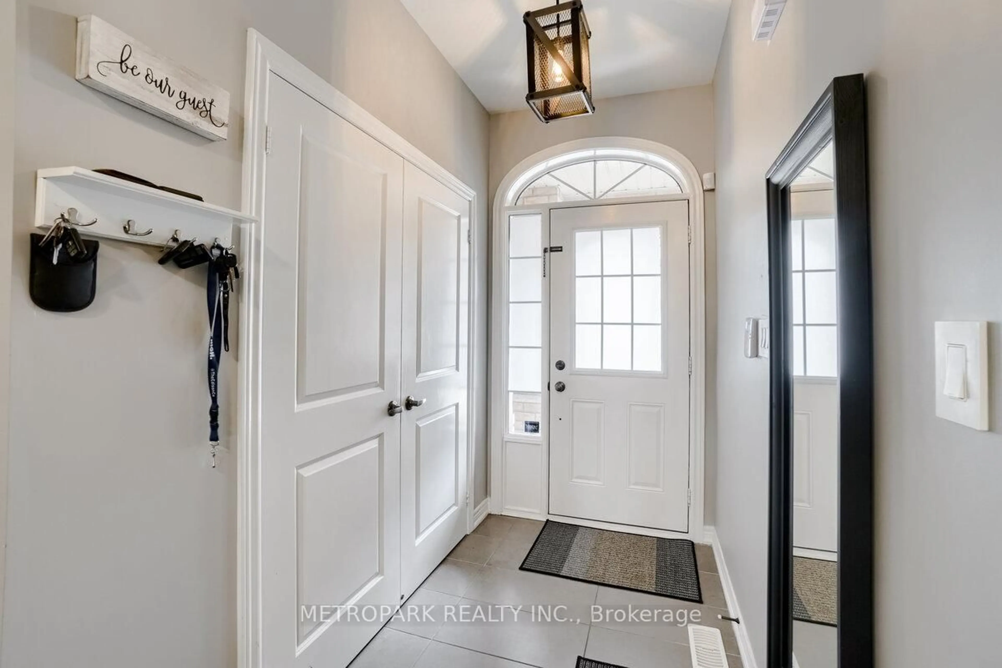 Indoor entryway for 34 Morra Ave, Caledon Ontario L7E 4K5