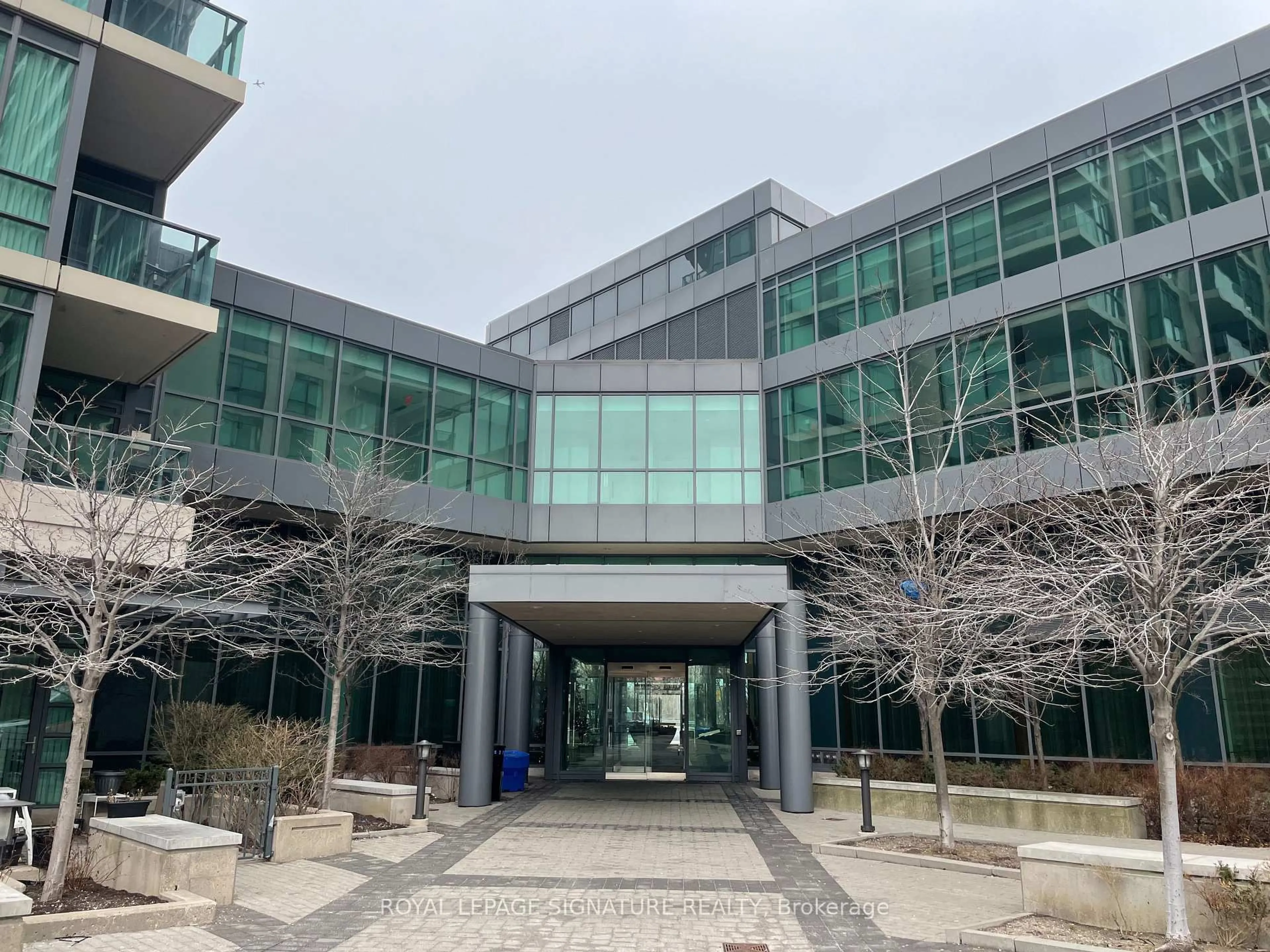 Indoor foyer for 205 Sherway Gardens Rd #706, Toronto Ontario M9C 0A5