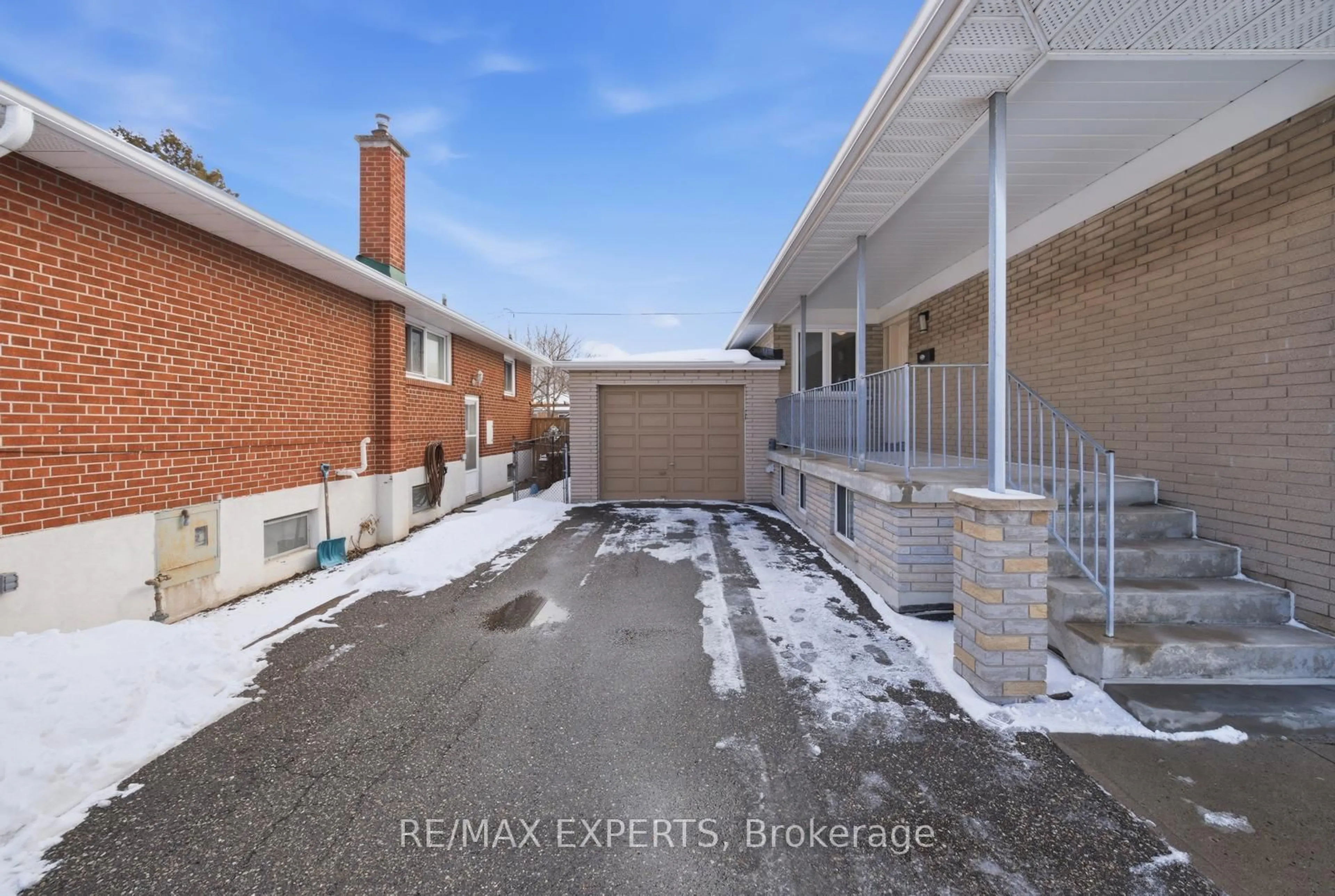 A pic from outside/outdoor area/front of a property/back of a property/a pic from drone, street for 359 The Westway, Toronto Ontario M9R 1H1