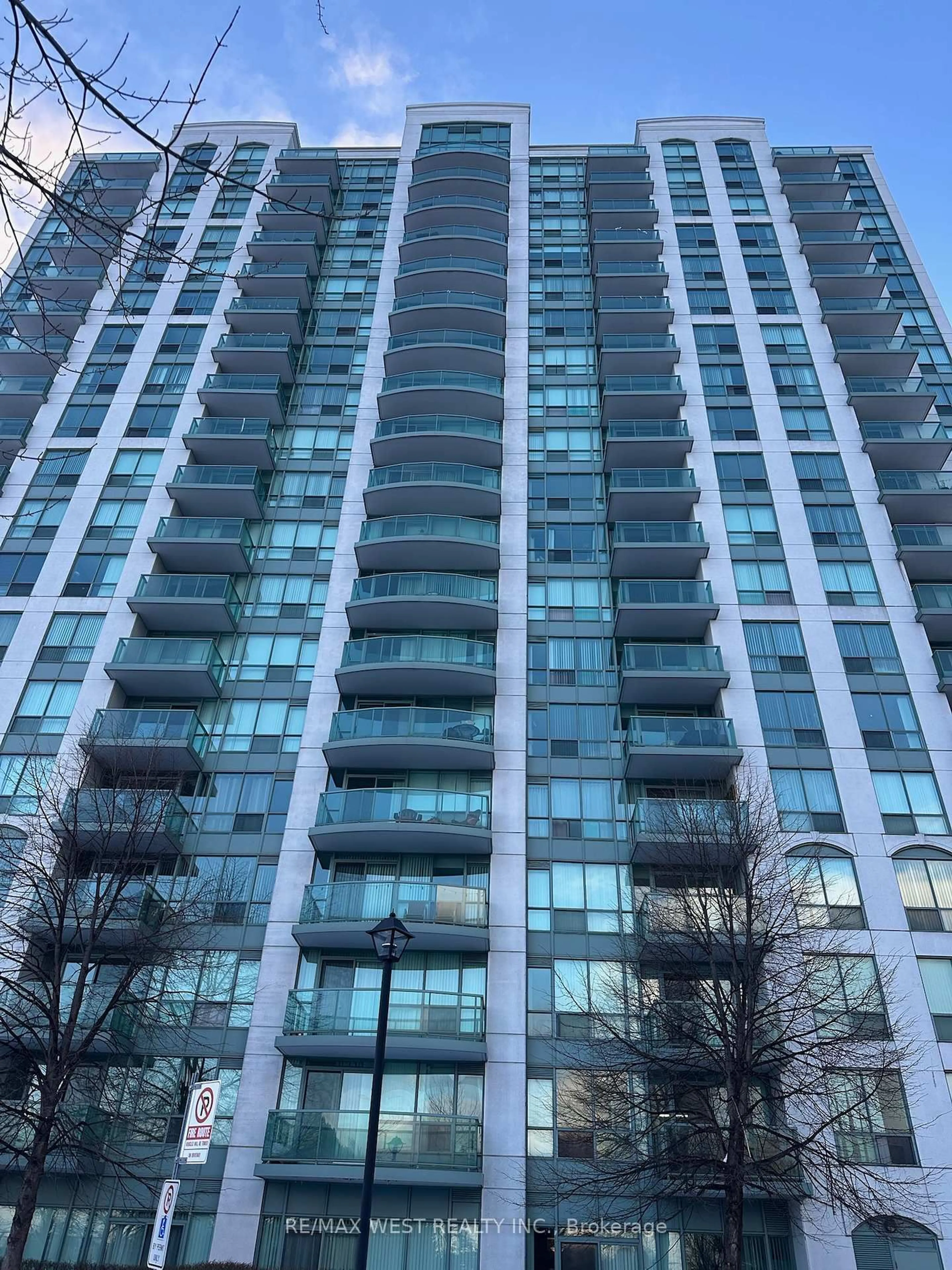 A pic from outside/outdoor area/front of a property/back of a property/a pic from drone, building for 4850 Glen Erin Dr #909, Mississauga Ontario L5M 7S1