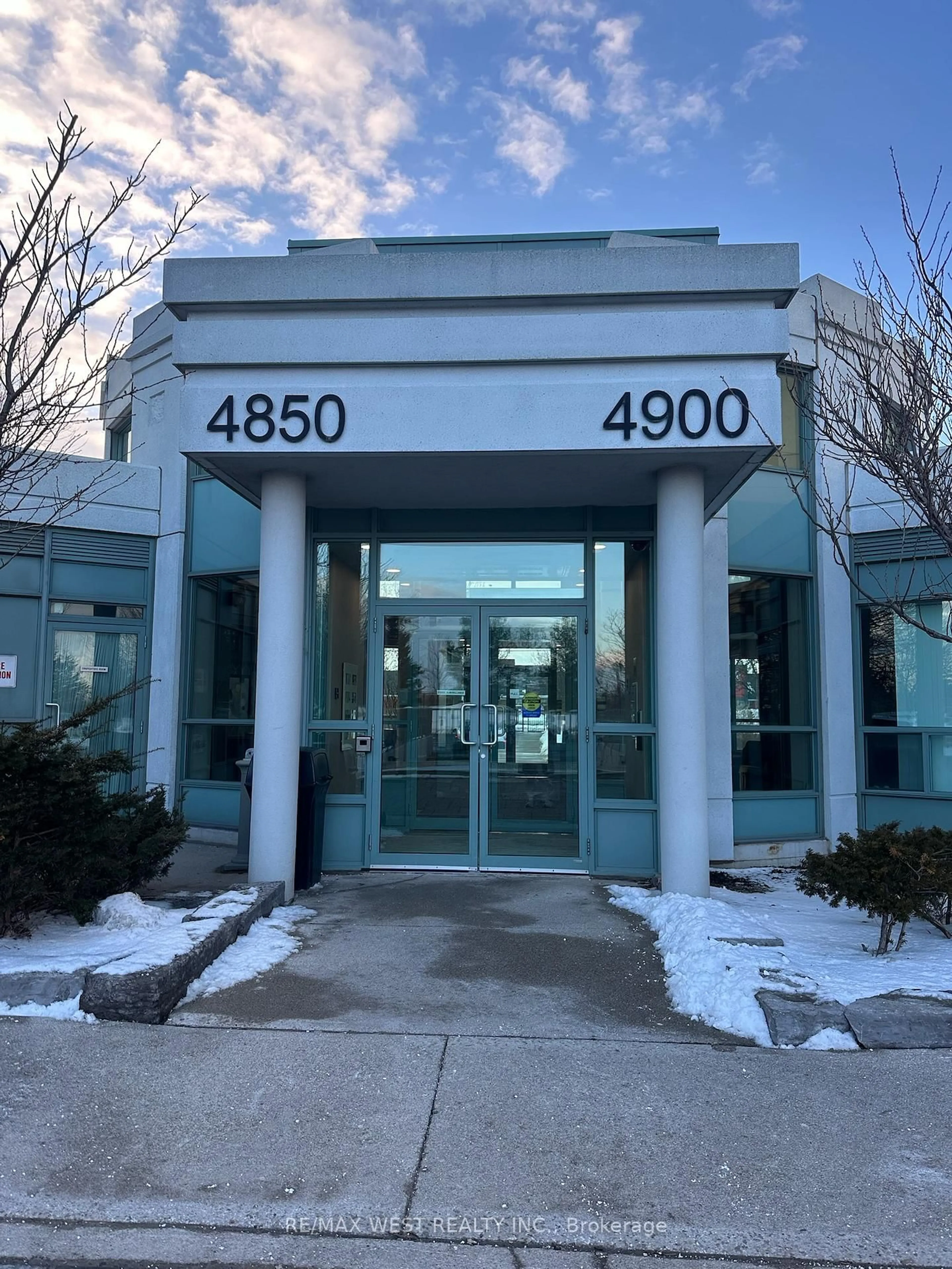 Indoor foyer for 4850 Glen Erin Dr #909, Mississauga Ontario L5M 7S1