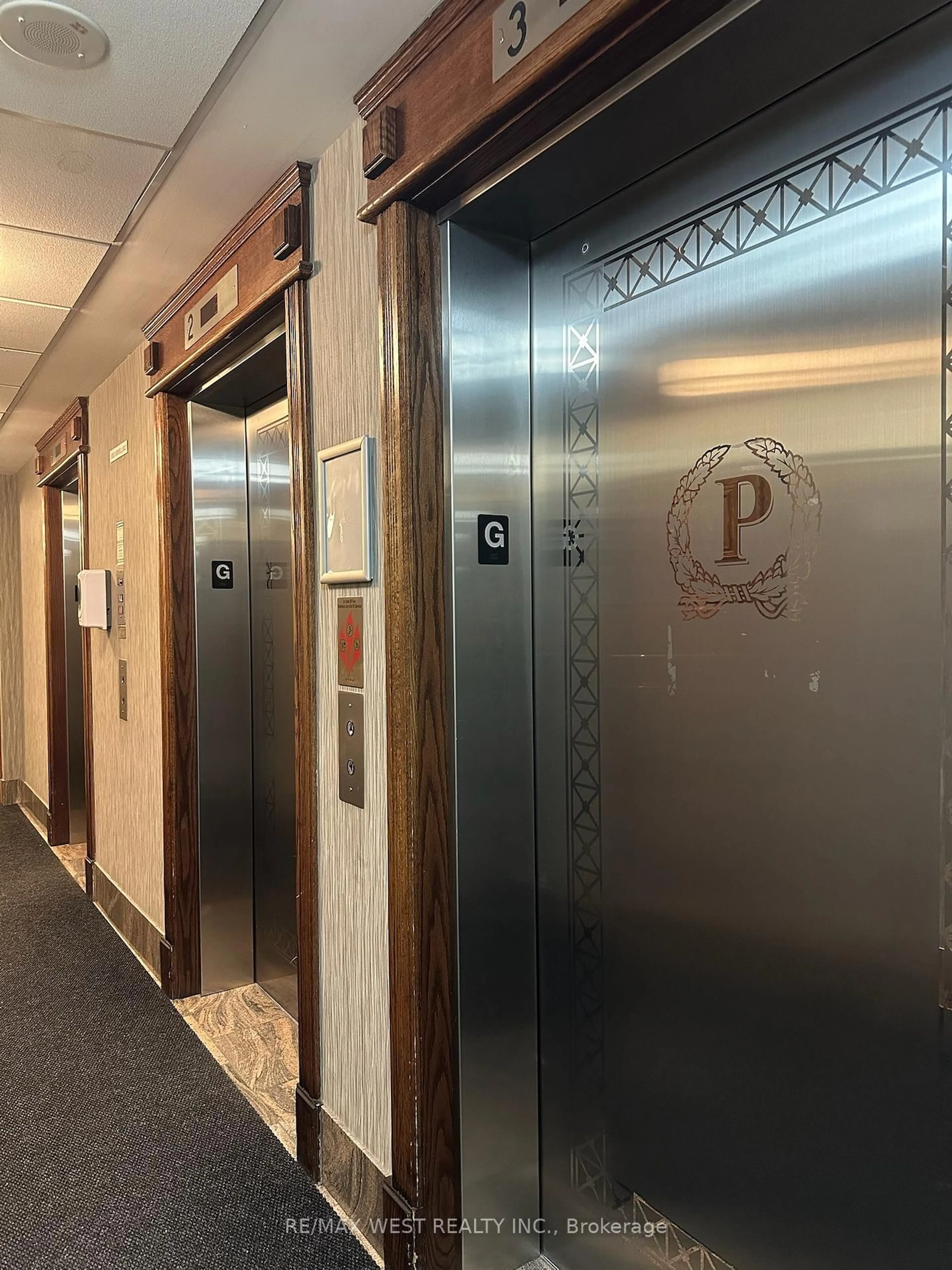 Indoor foyer for 4850 Glen Erin Dr #909, Mississauga Ontario L5M 7S1