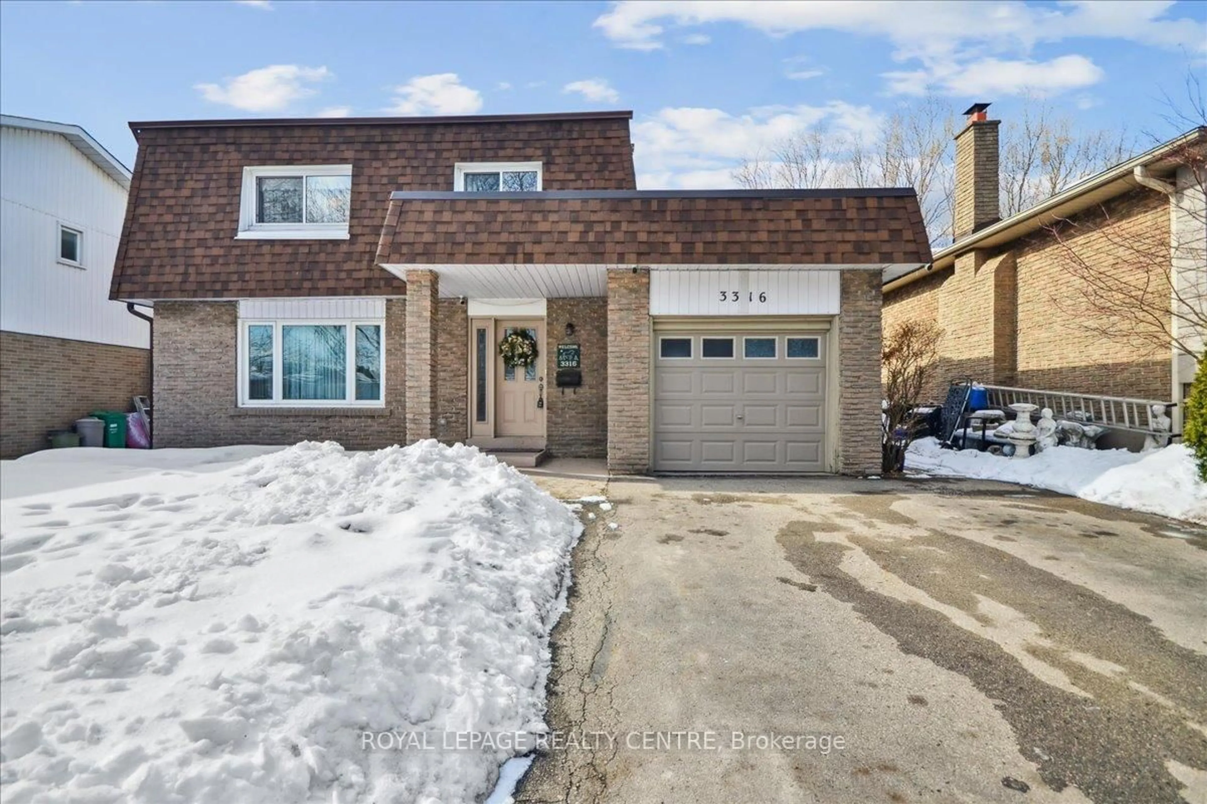 Home with brick exterior material, street for 3316 Charmaine Hts, Mississauga Ontario L5A 3C1
