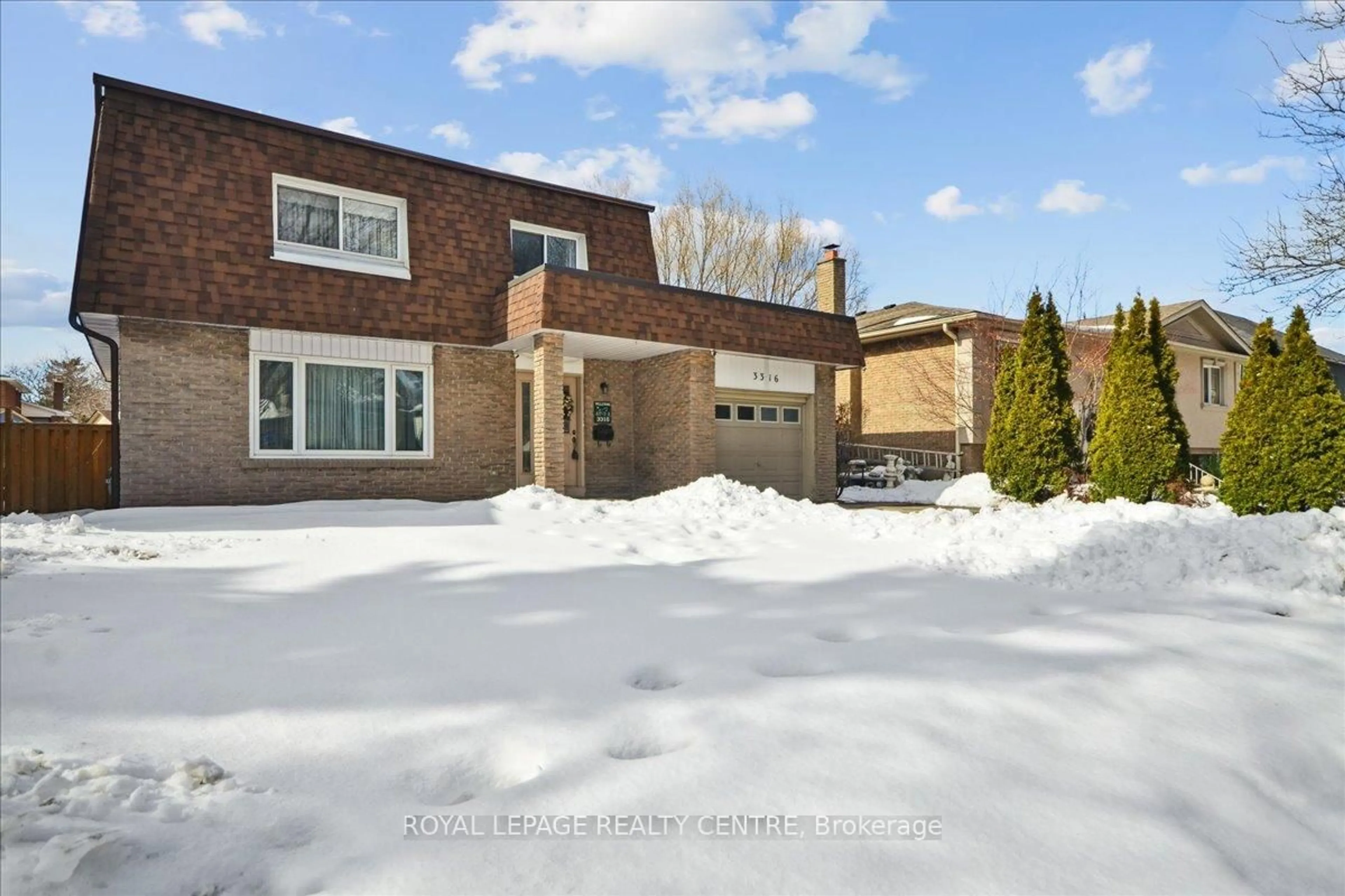 Home with brick exterior material, street for 3316 Charmaine Hts, Mississauga Ontario L5A 3C1