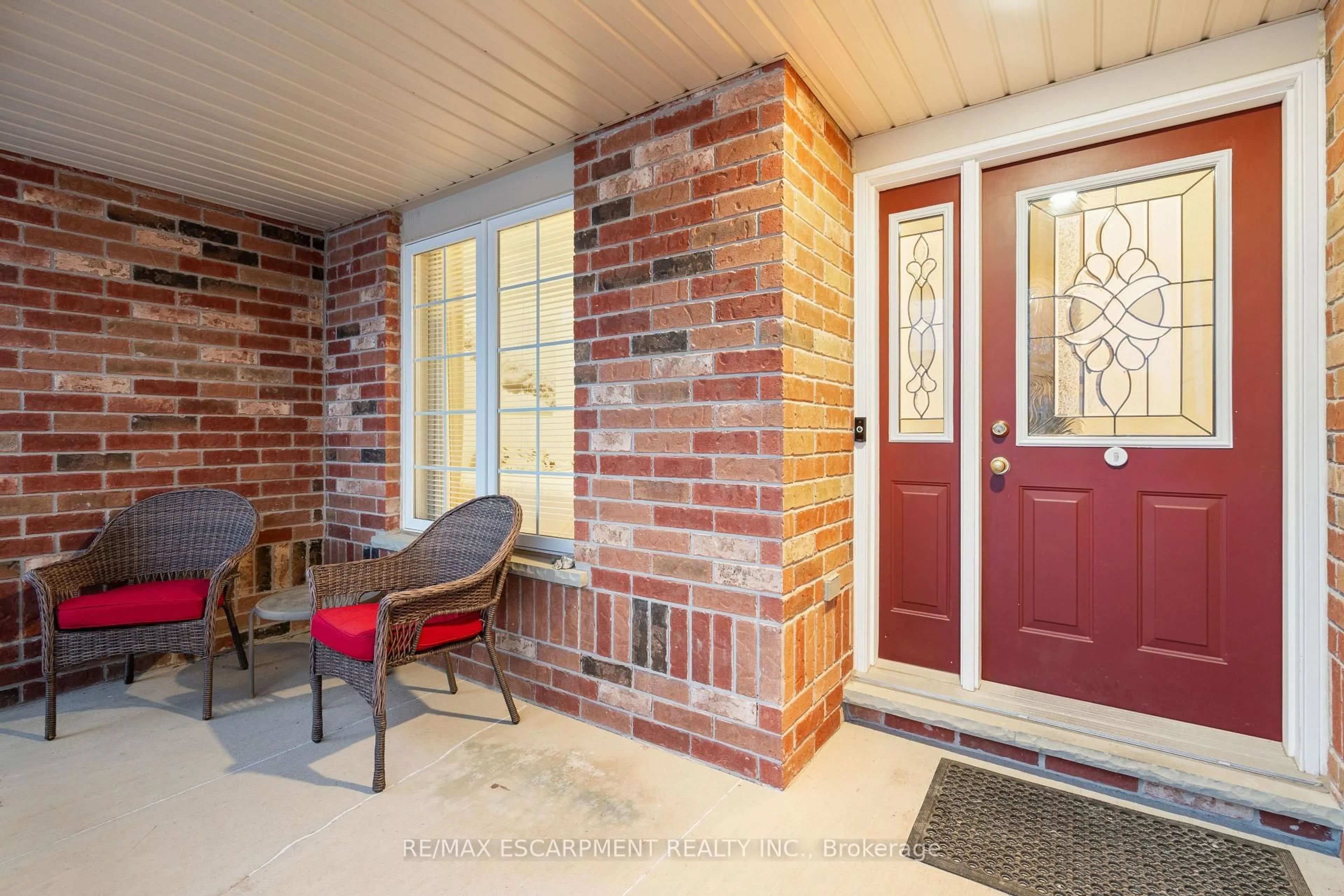 Indoor entryway for 75 Doctor Moore Crt, Halton Hills Ontario L7J 3A6