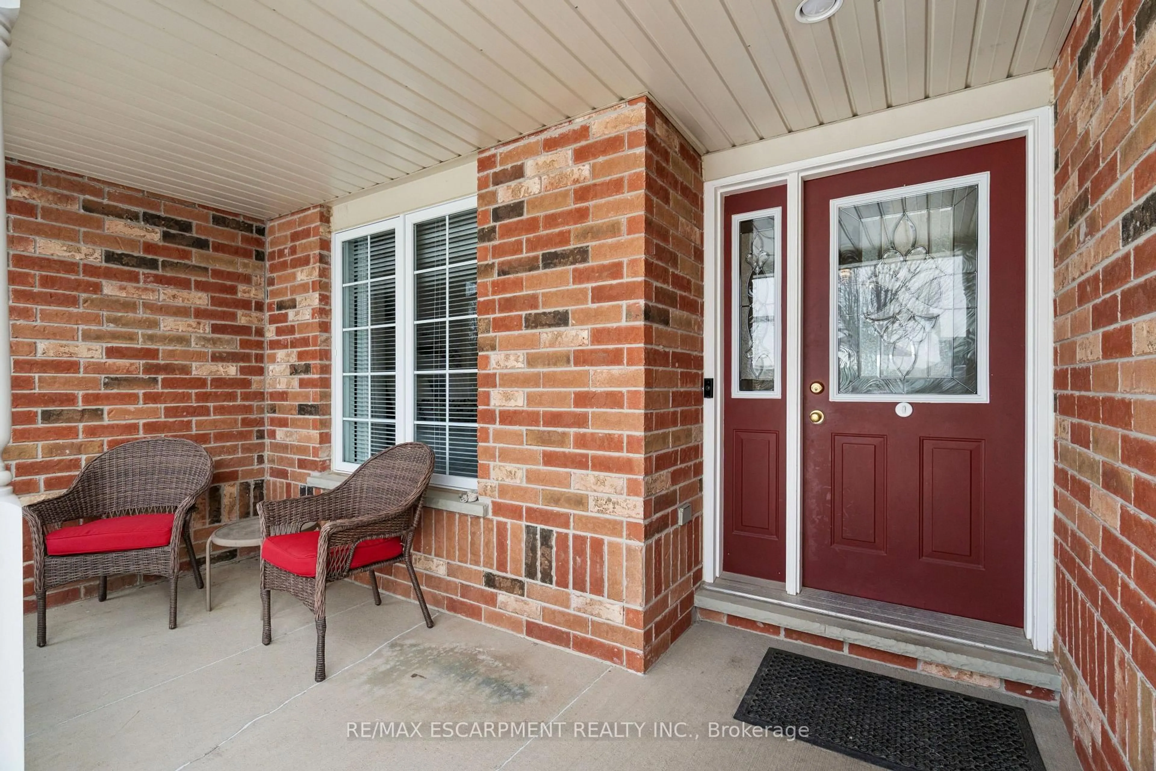 Indoor entryway for 75 Doctor Moore Crt, Halton Hills Ontario L7J 3A6