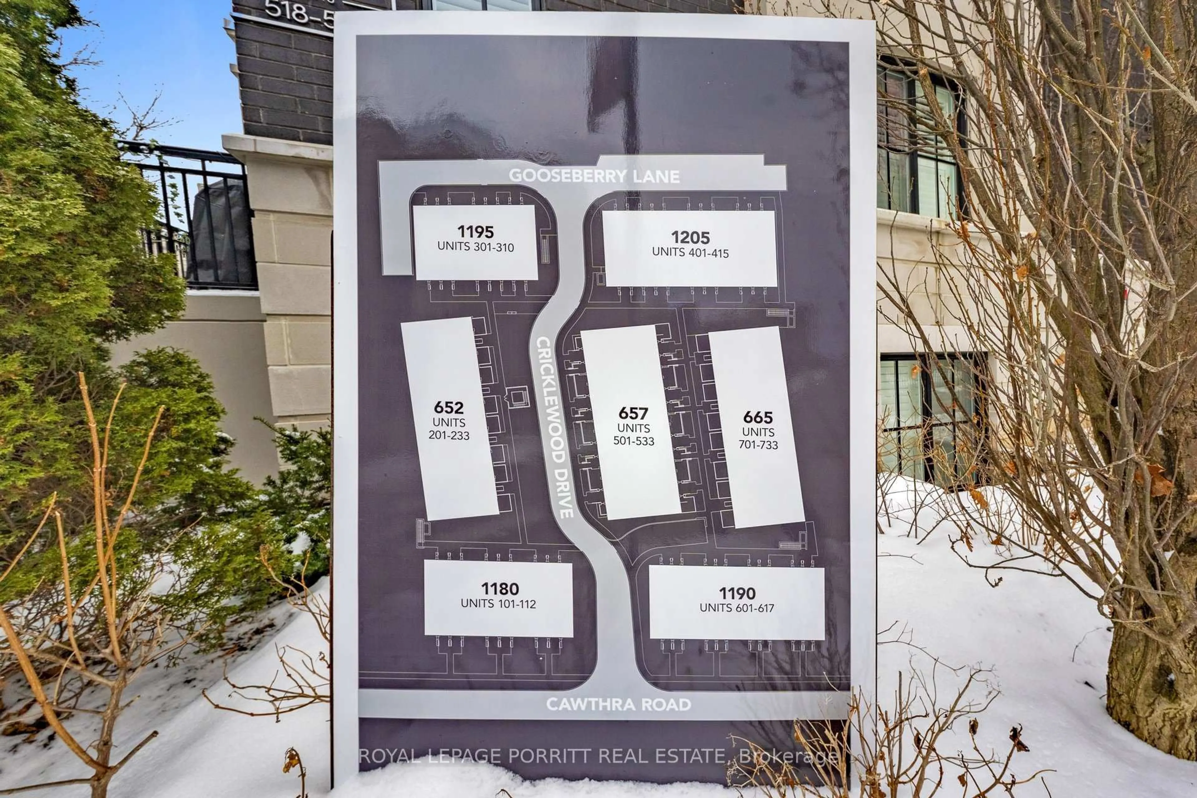 Unknown for 665 Cricklewood Dr #707, Mississauga Ontario L5G 0B9