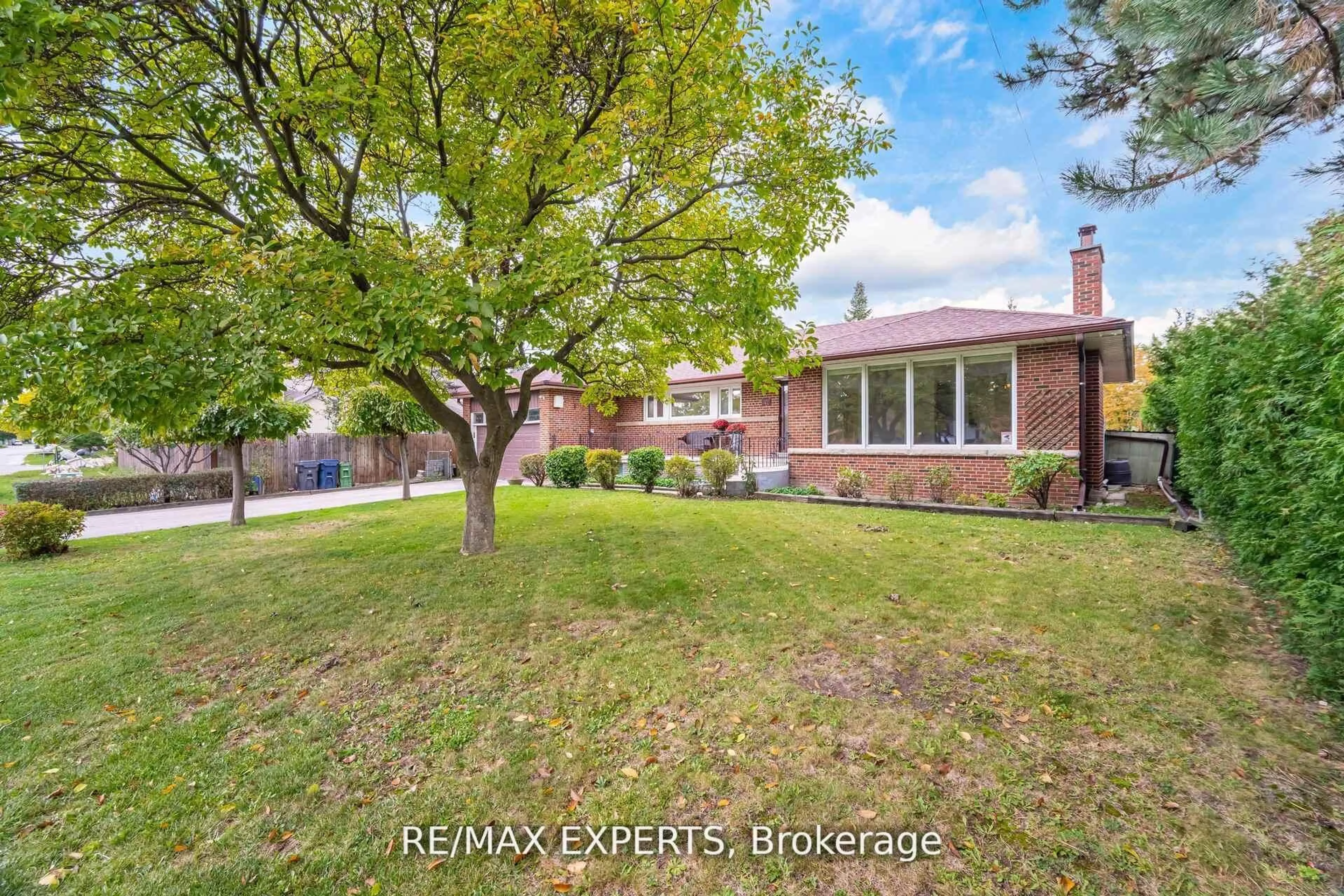 A pic from outside/outdoor area/front of a property/back of a property/a pic from drone, street for 42 Cowley Ave, Toronto Ontario M8B 2E3