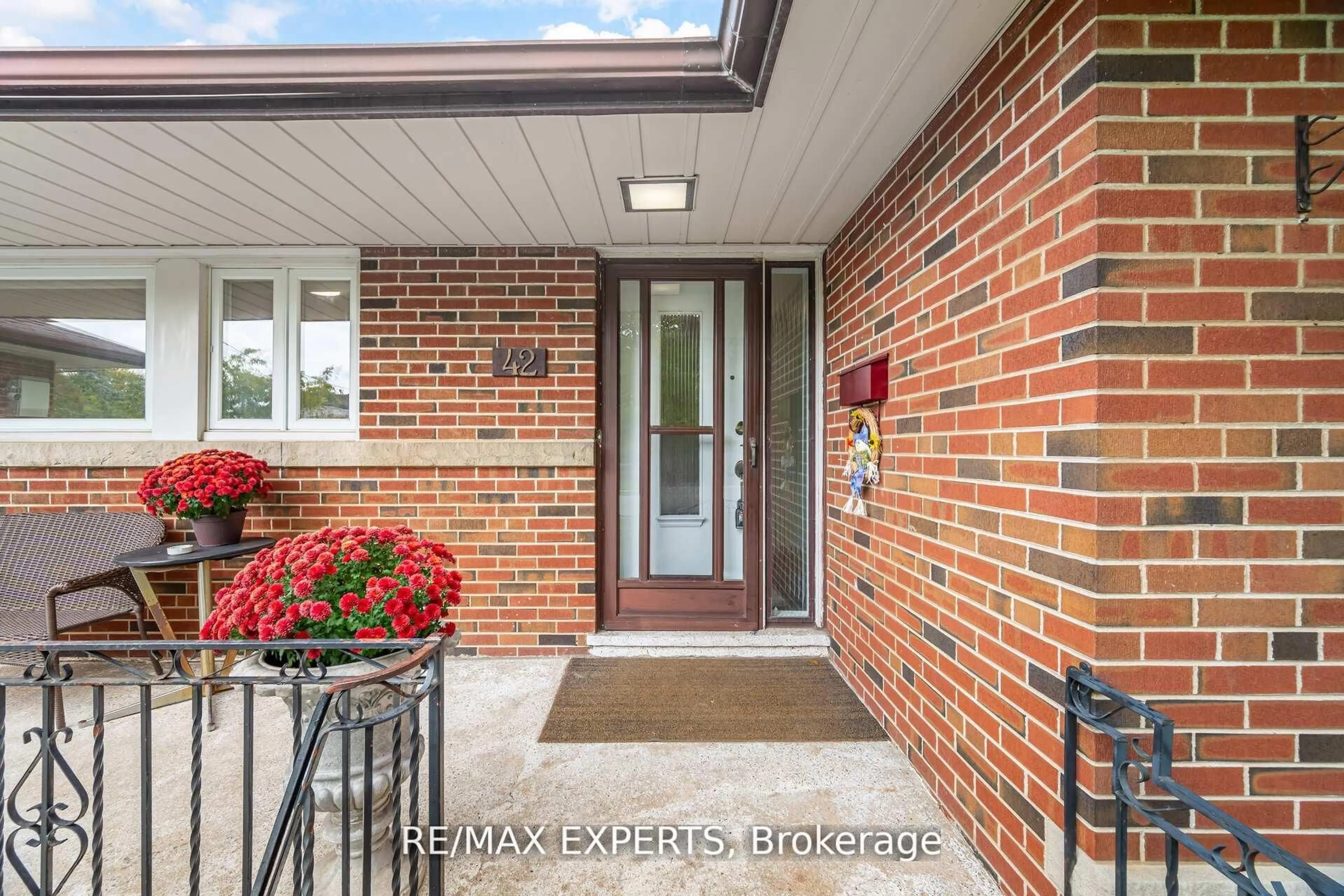 Unknown for 42 Cowley Ave, Toronto Ontario M8B 2E3