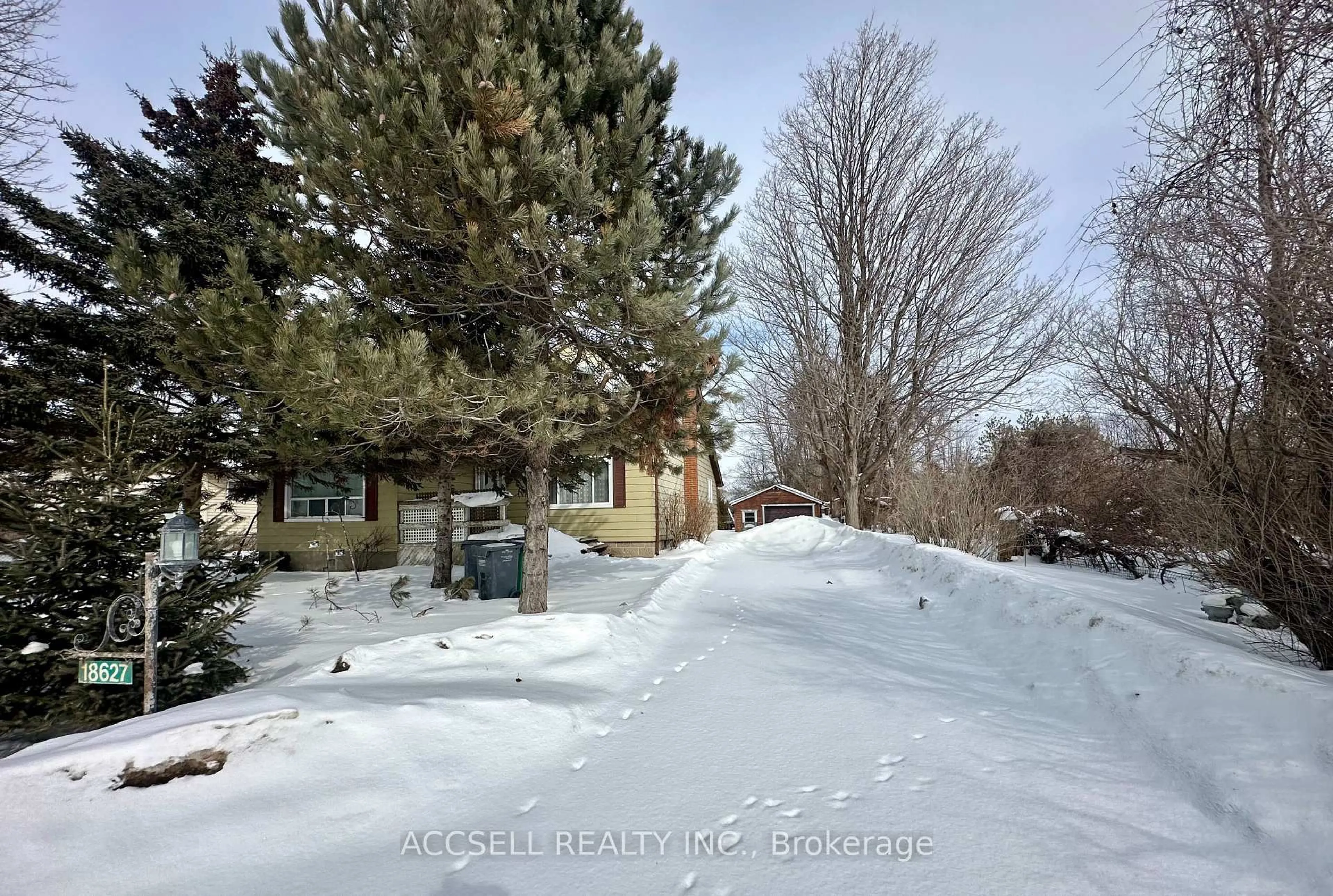 A pic from outside/outdoor area/front of a property/back of a property/a pic from drone, street for 18627 Hurontario St, Caledon Ontario L7K 0X9