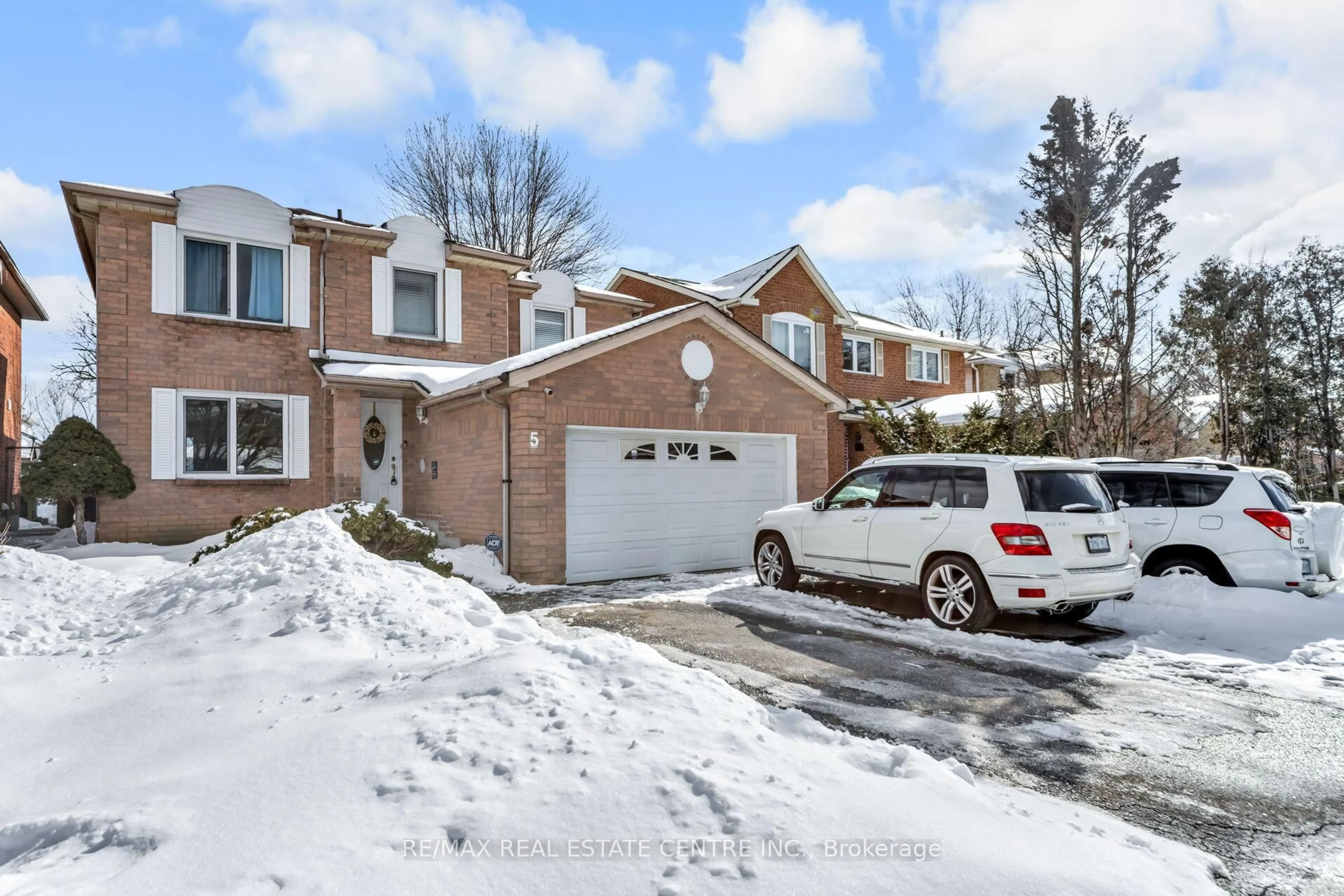 Unknown for 5 Lilly Cres, Brampton Ontario L6Y 3K1