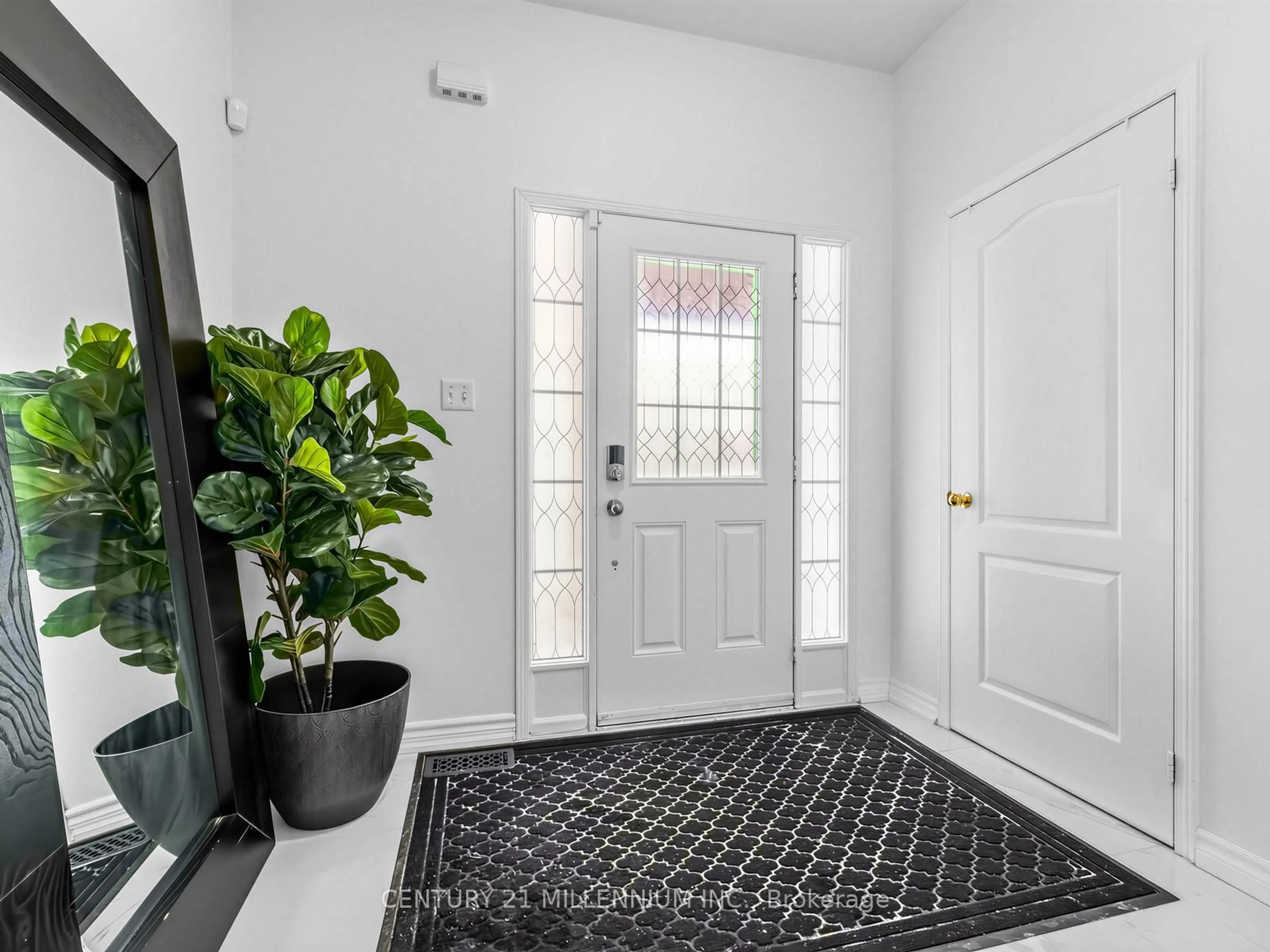 Indoor entryway for 16 Albery Rd, Brampton Ontario L7A 0K7