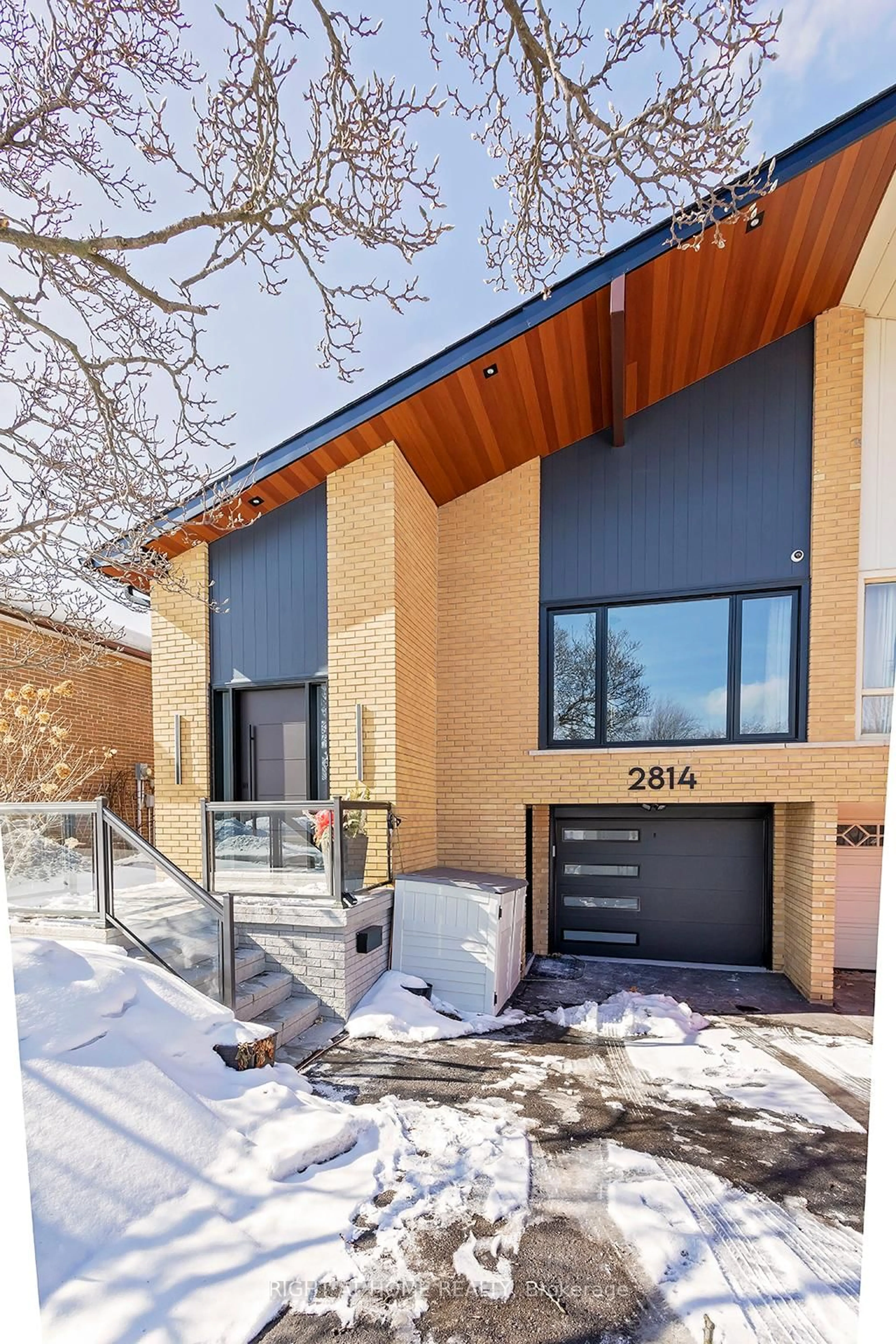 Home with brick exterior material, street for 2814 Windjammer Rd, Mississauga Ontario L5L 1T7