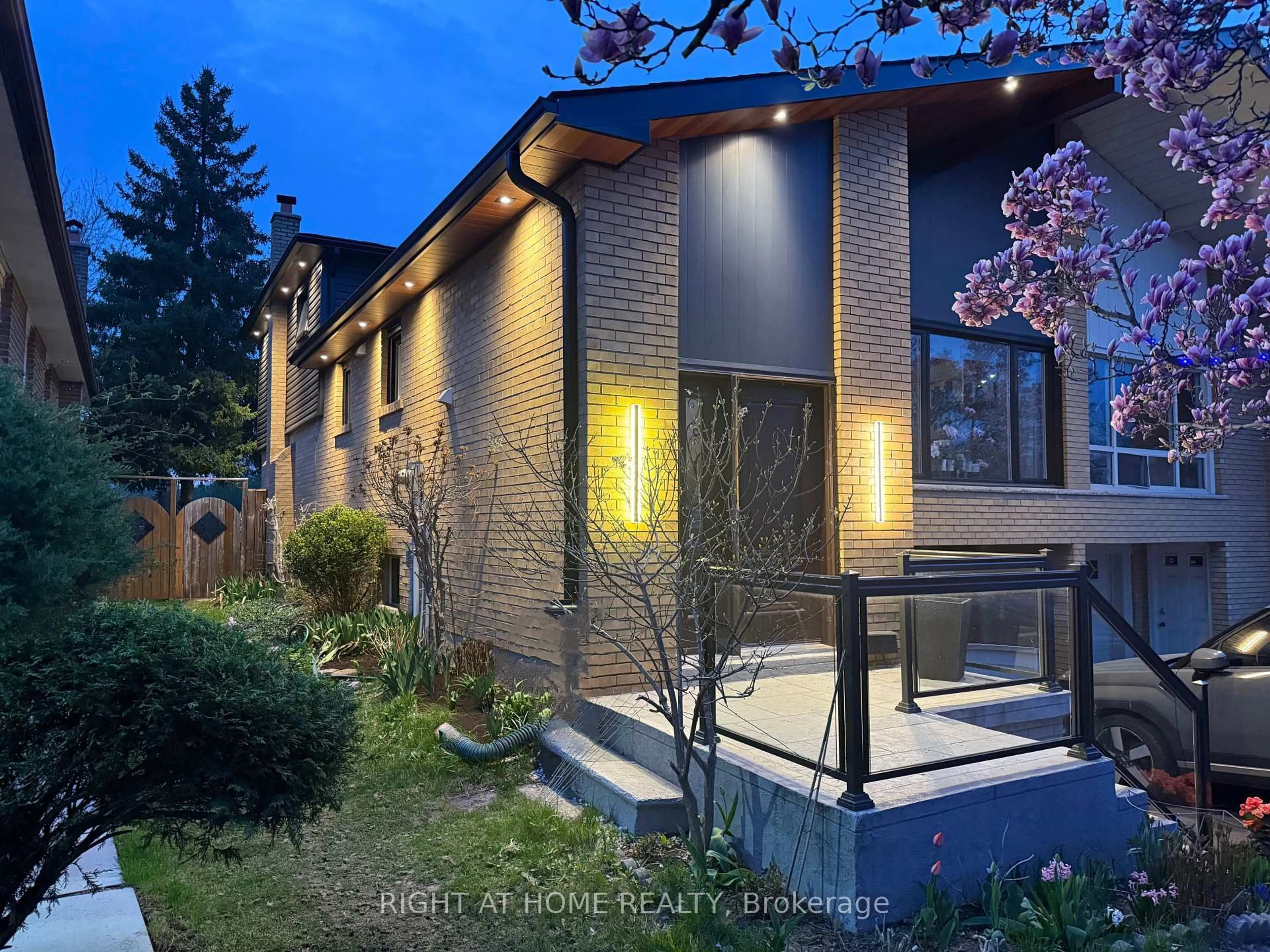 Home with brick exterior material, street for 2814 Windjammer Rd, Mississauga Ontario L5L 1T7