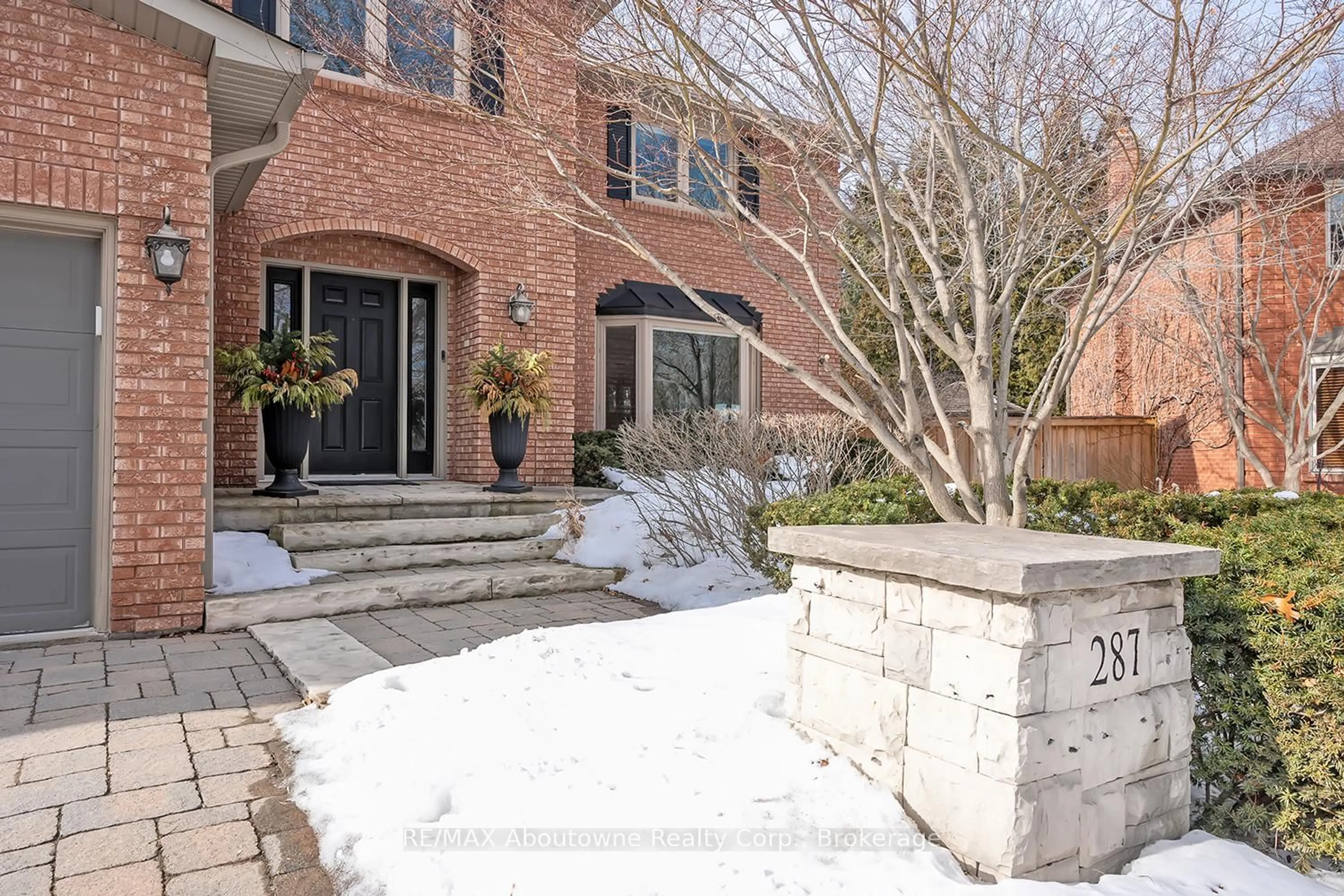 Home with brick exterior material, street for 287 Royal Albert Crt, Oakville Ontario L6H 3A7