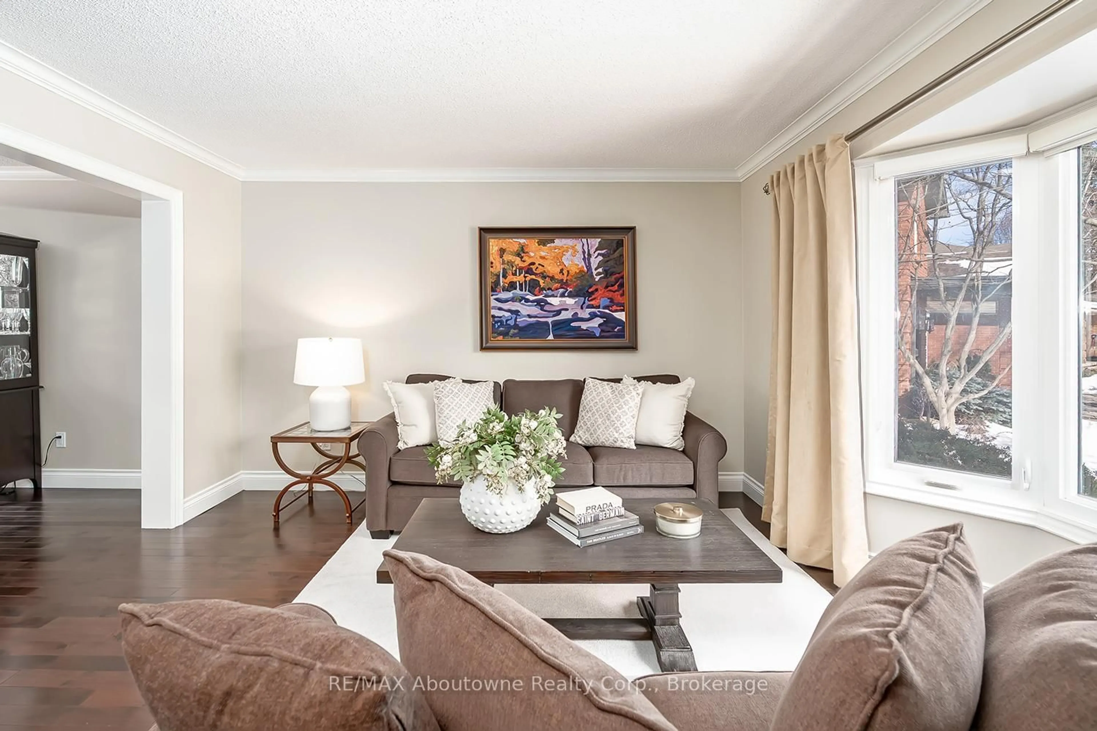 Living room with furniture, unknown for 287 Royal Albert Crt, Oakville Ontario L6H 3A7