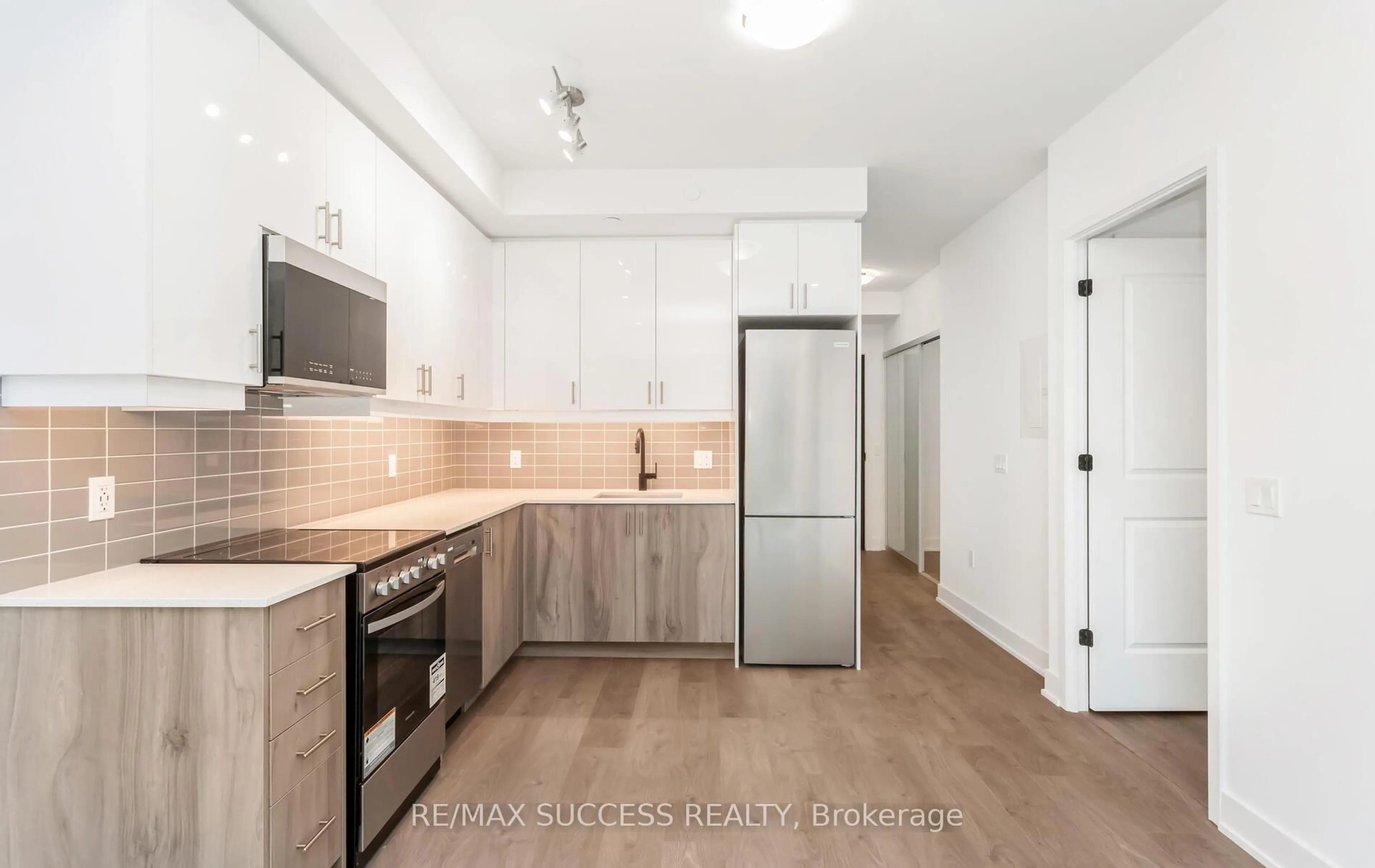 Standard kitchen, unknown for 2343 Khalsa Gate #235, Oakville Ontario L6M 5R6