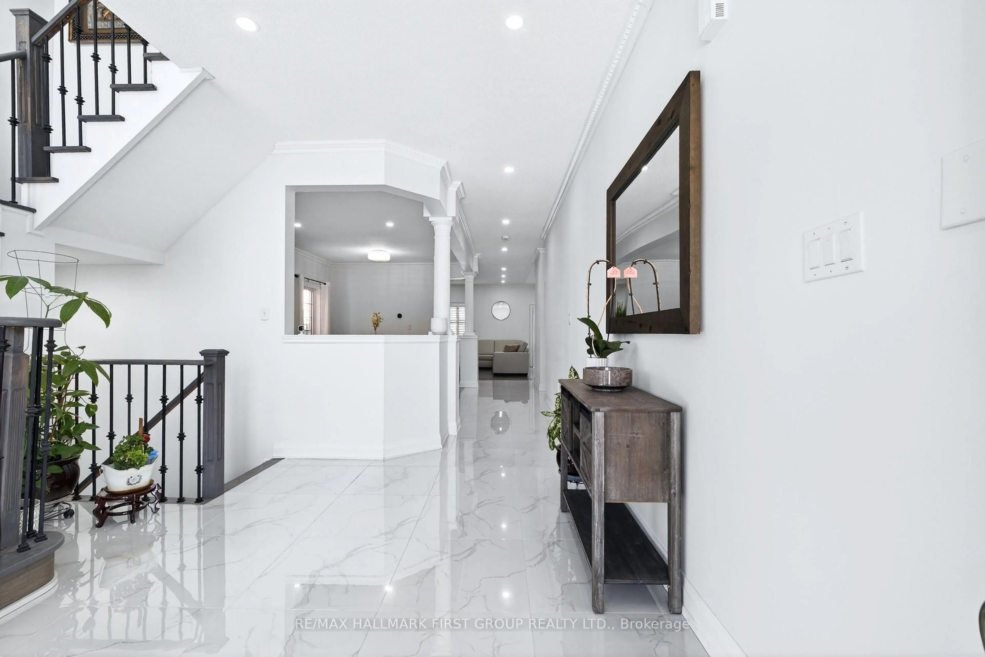 Indoor foyer for 18 Buster Dr, Brampton Ontario L6Y 5P8