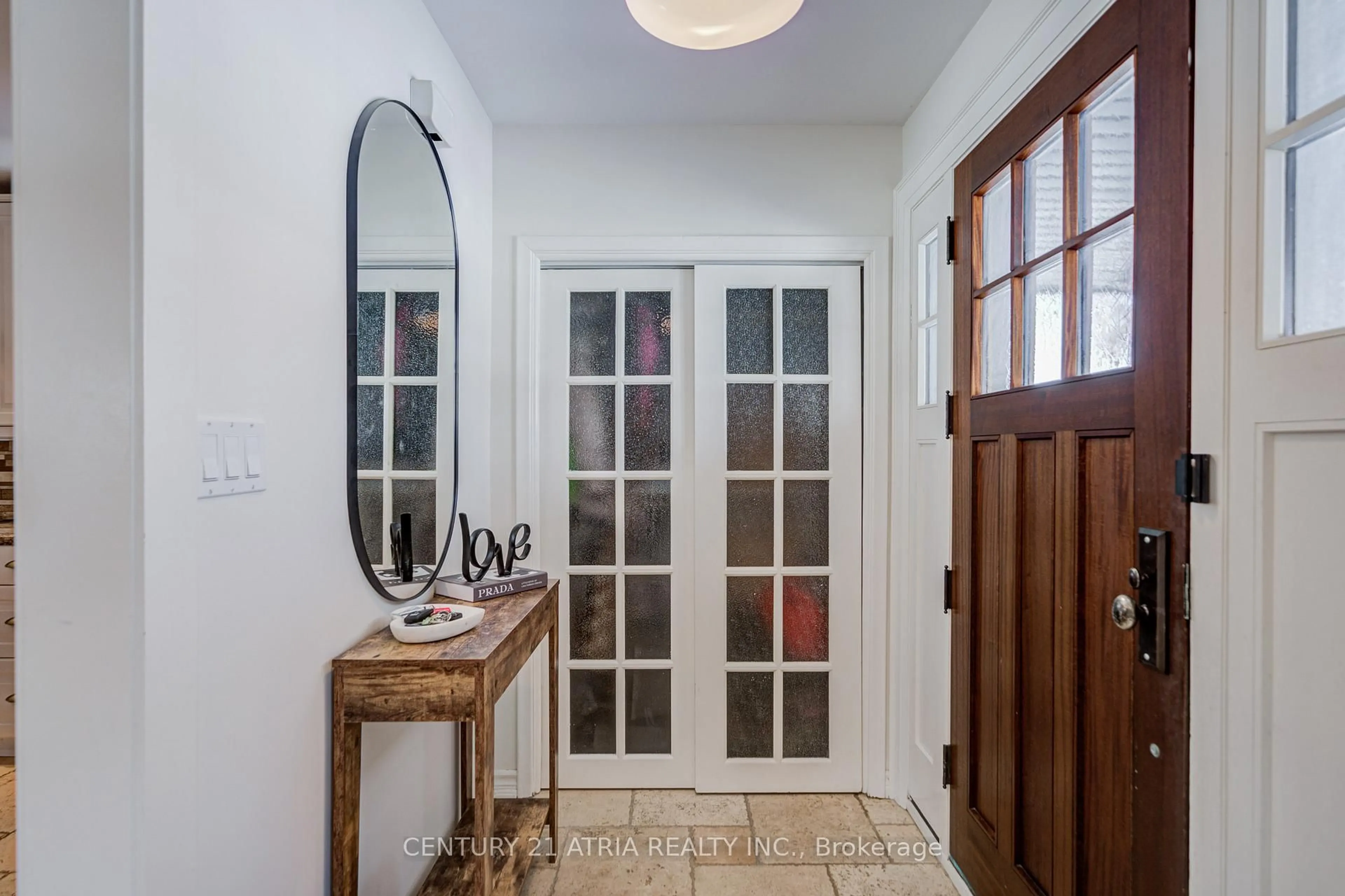 Indoor entryway for 23 Ladbrooke Rd, Toronto Ontario M3R 2A7