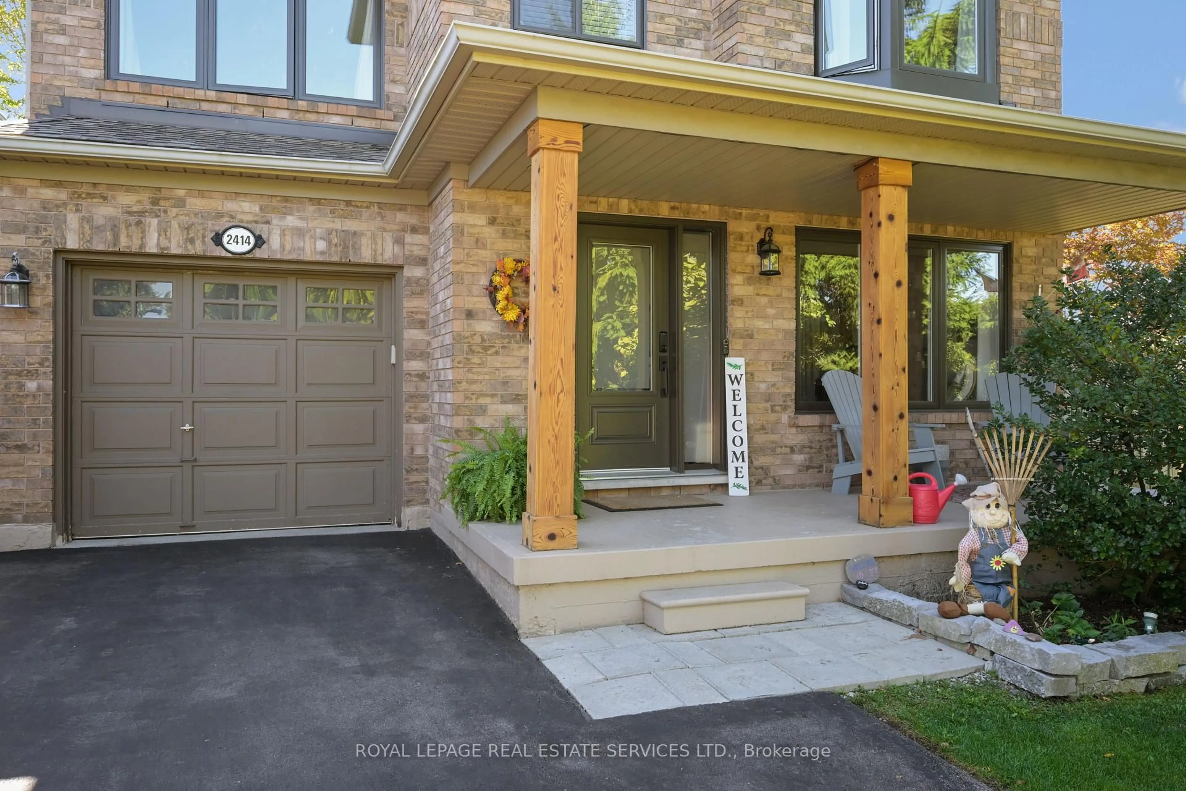 Home with brick exterior material, street for 2414 Proudfoot Tr, Oakville Ontario L6M 3Y1