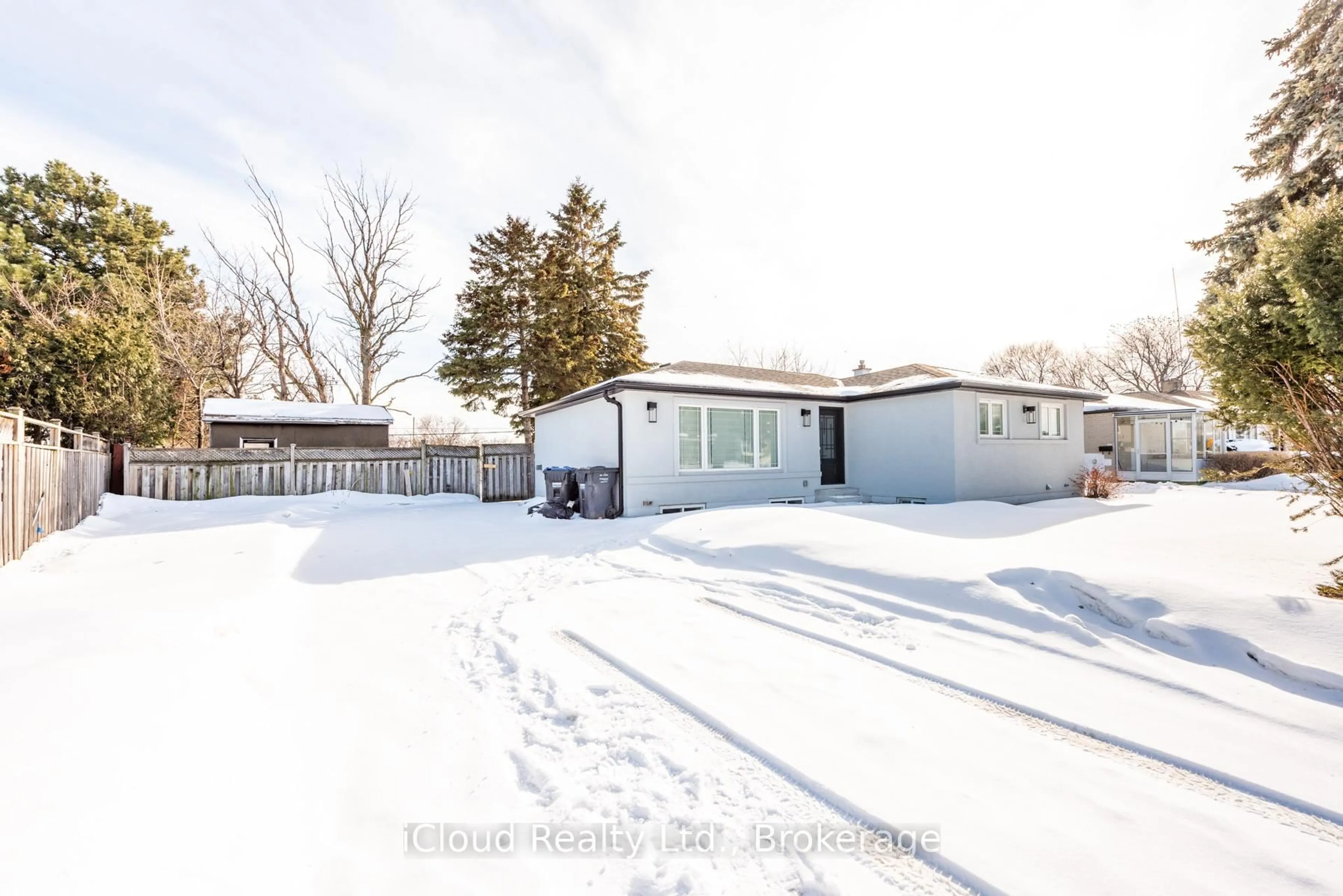 A pic from outside/outdoor area/front of a property/back of a property/a pic from drone, street for 105 Avondale Blvd, Brampton Ontario L6T 1H5