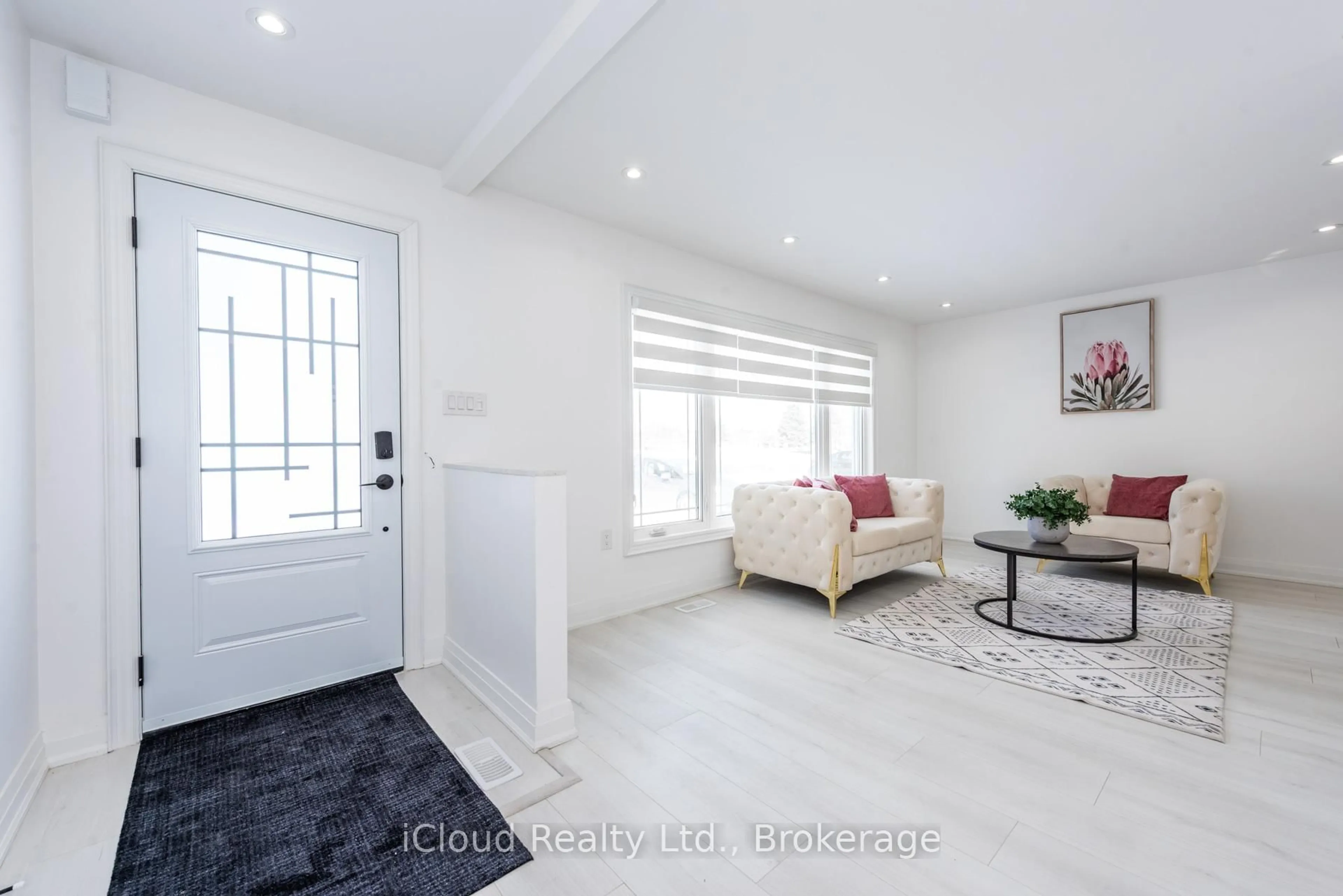 Indoor entryway for 105 Avondale Blvd, Brampton Ontario L6T 1H5