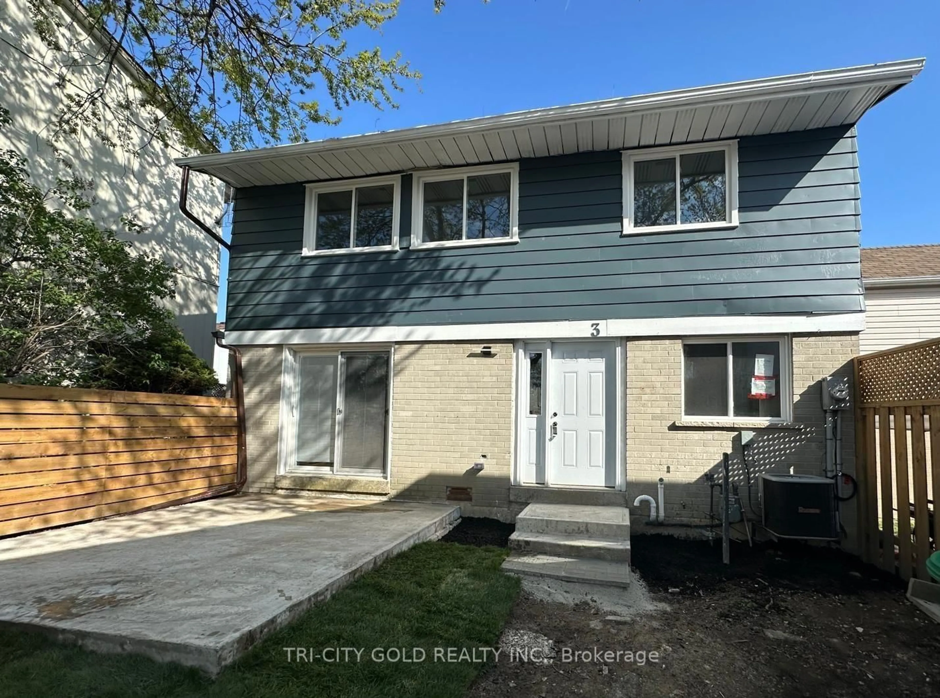 Home with vinyl exterior material, street for 3 Holmstead Crt, Brampton Ontario L6S 1R9